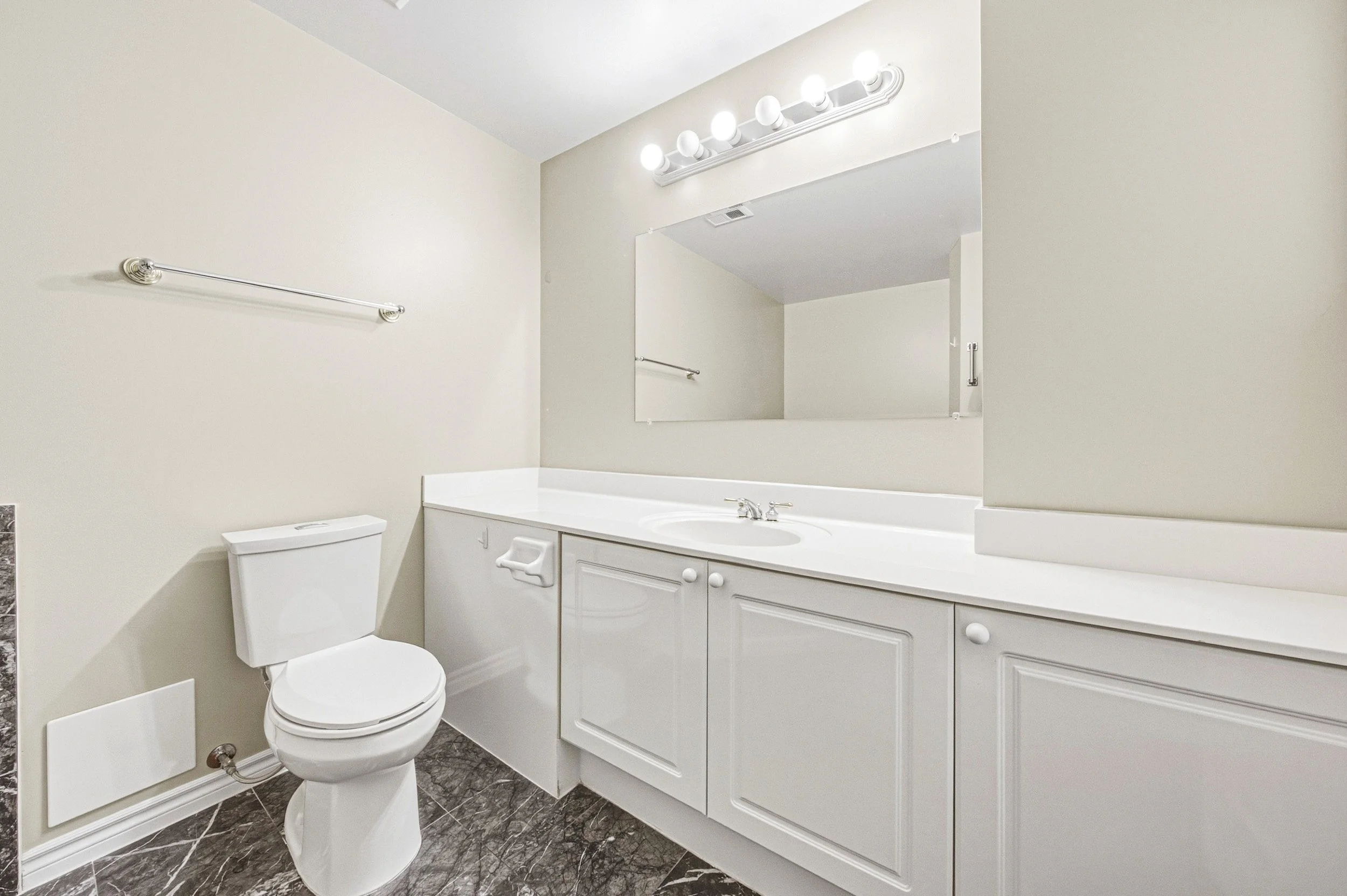 21 - 935 Royal York Rd #202, Toronto.jpg