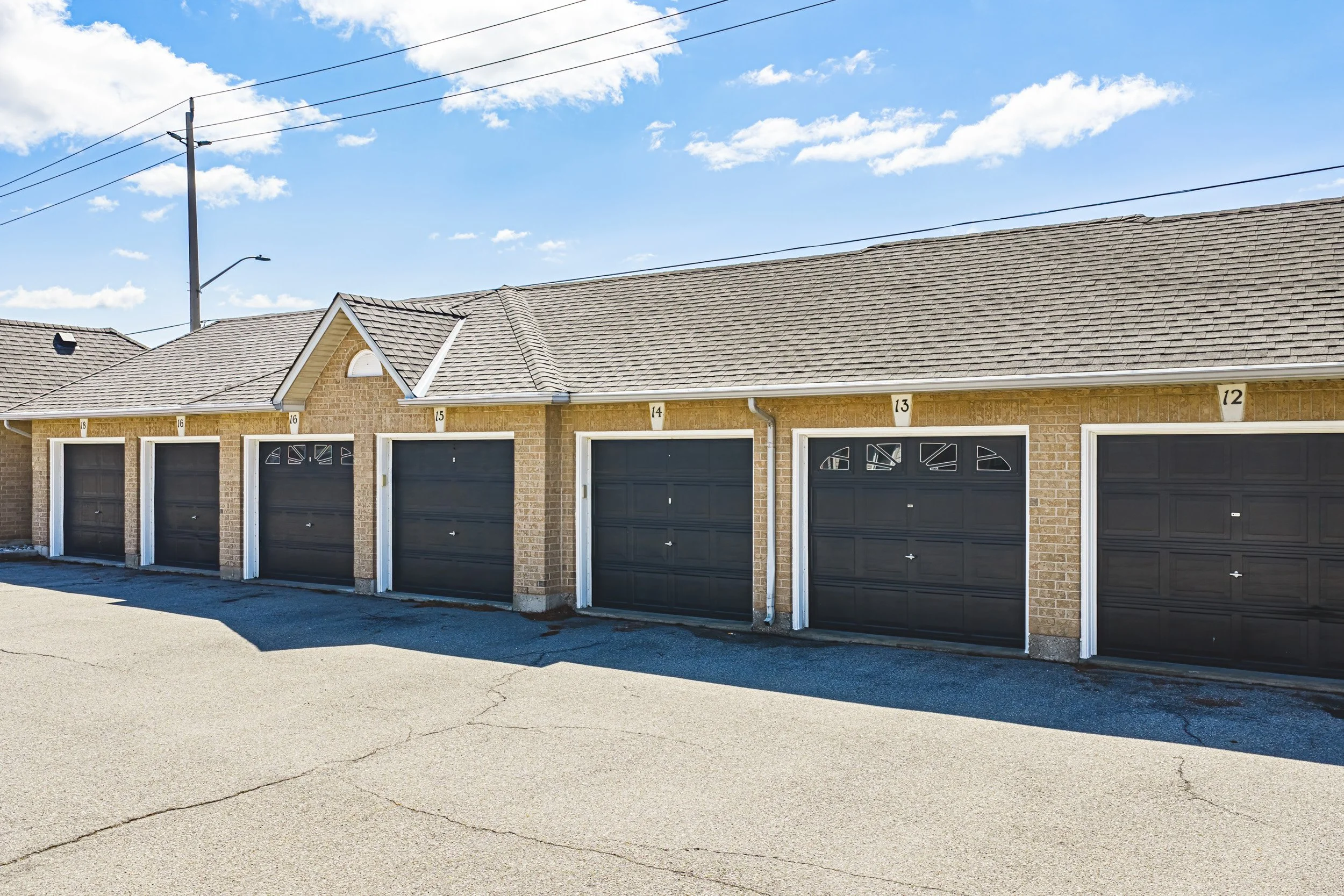 25 - 2 Harbour Dr #14, Stoney Creek.jpg