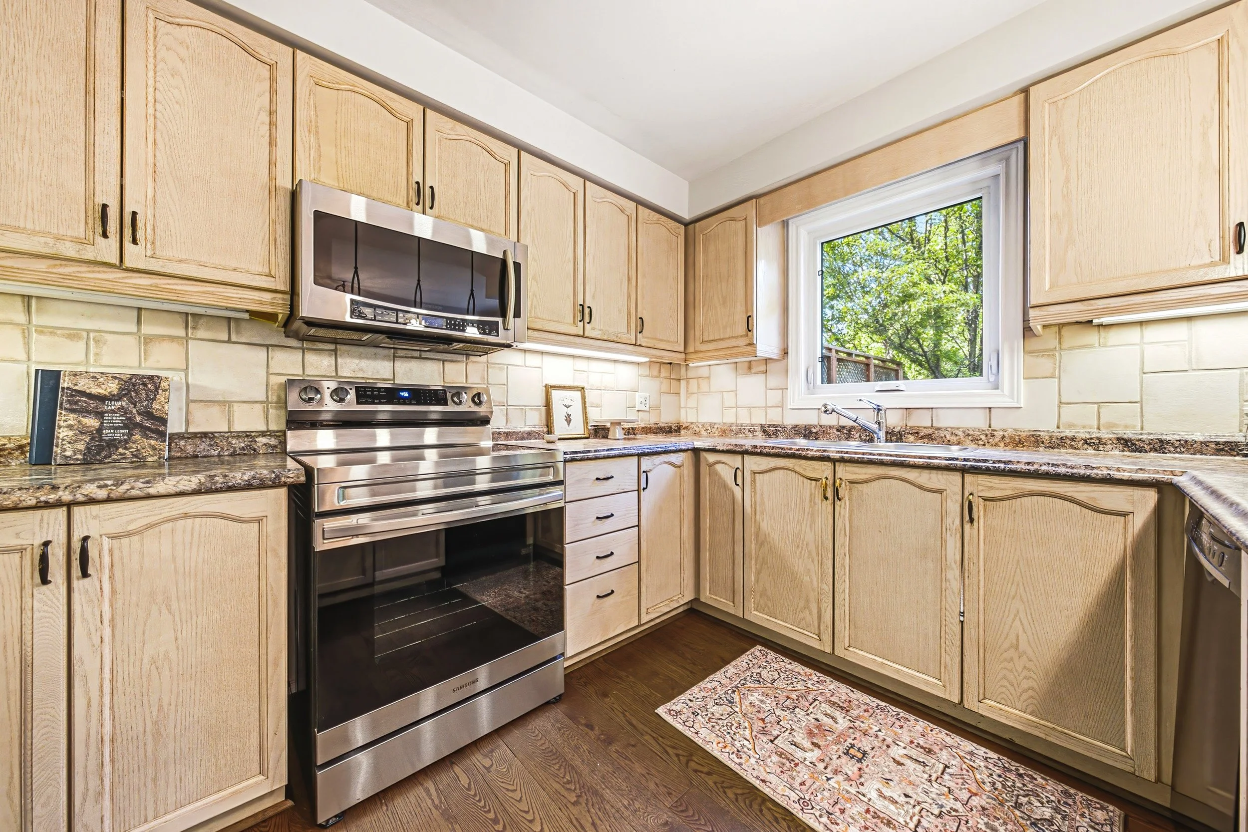 16 - 4153 Vermont Cres, Burlington.jpg