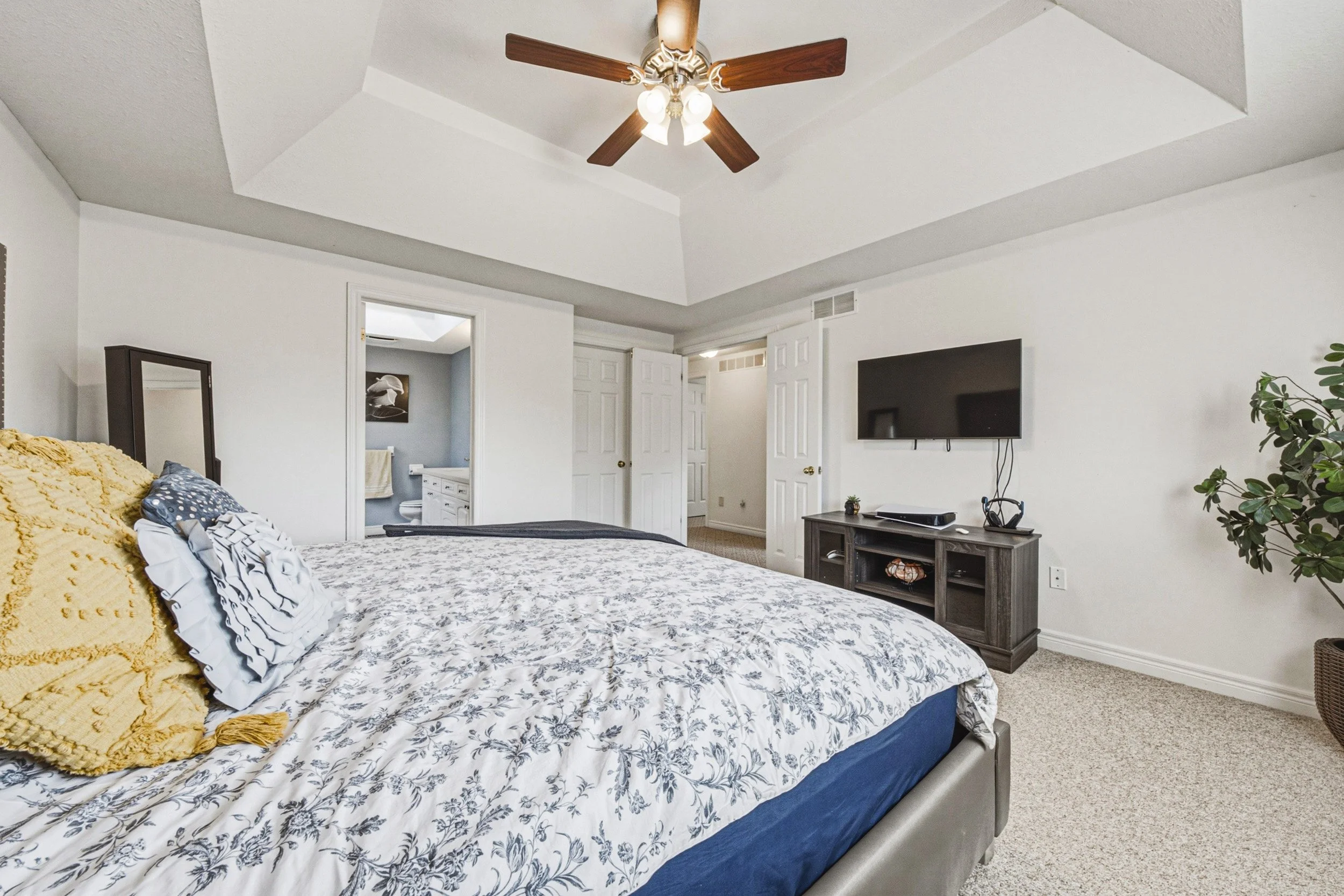 33 - 140 Country Club Dr, Cambridge.jpg