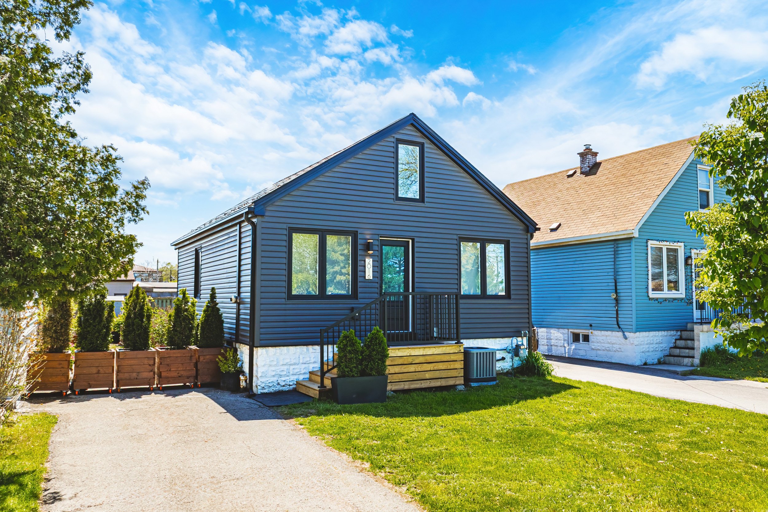 1 - 2016 Barton St E, Hamilton.jpg