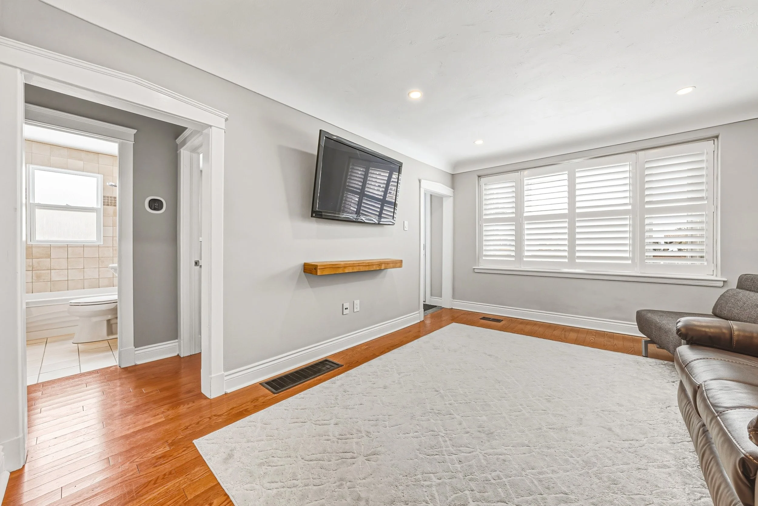 7 - 165 E 38th St, Hamilton.jpg