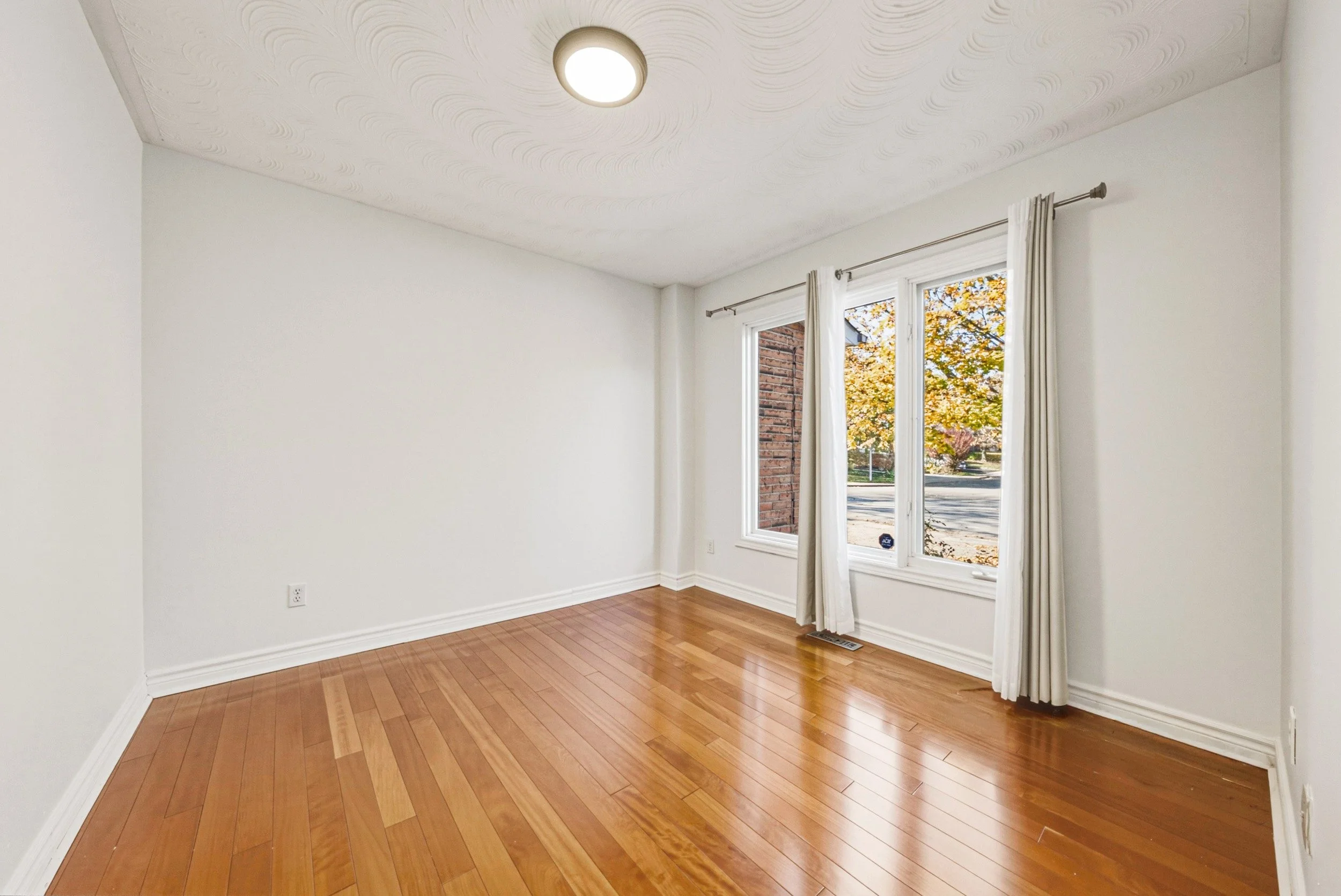 6 - 21 Moss Blvd, Dundas.jpg