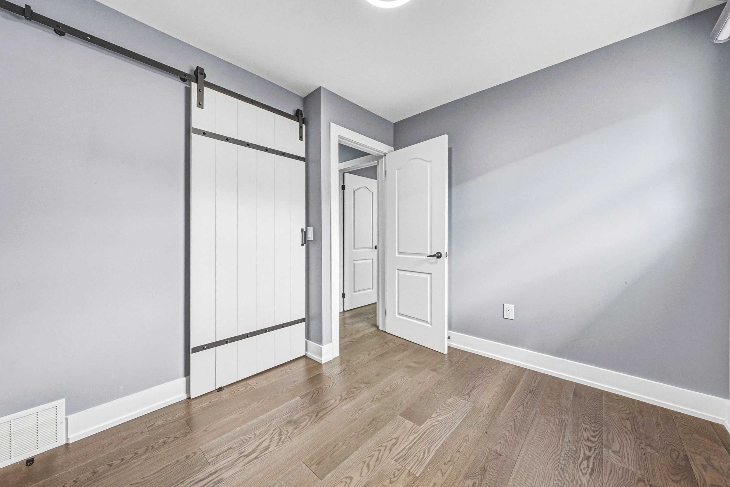 21 - 12 Stevenson Ave, London.jpg