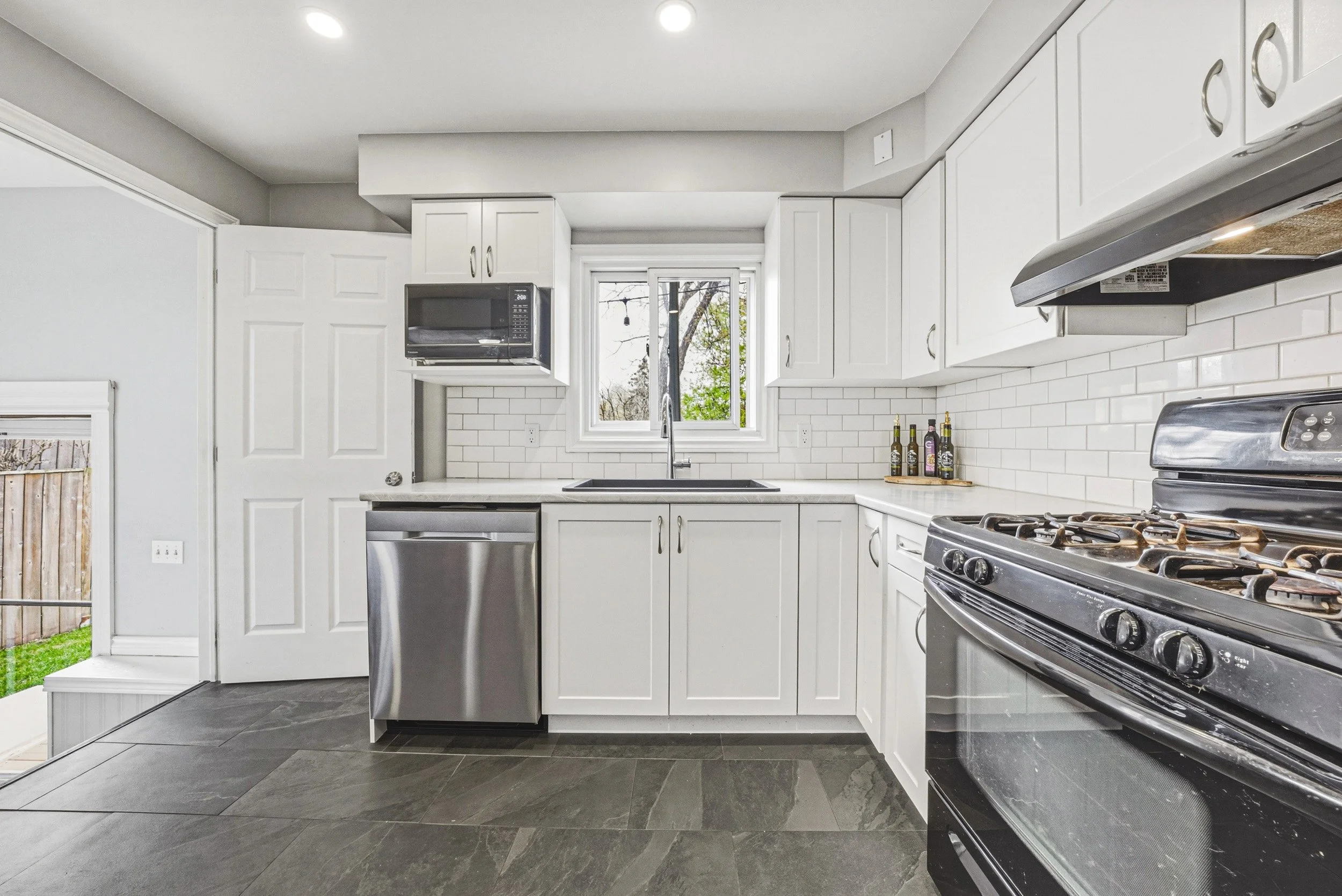 17 - 161 Ivon Ave, Hamilton.jpg