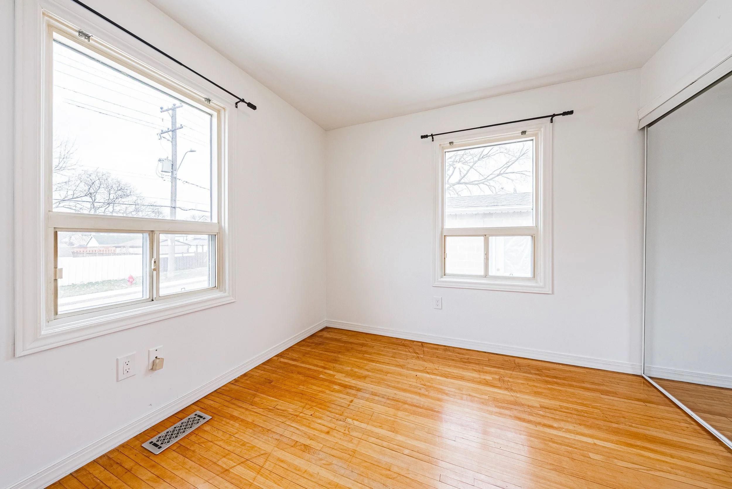 12 - 1124 Dunsmure, Hamilton.jpg