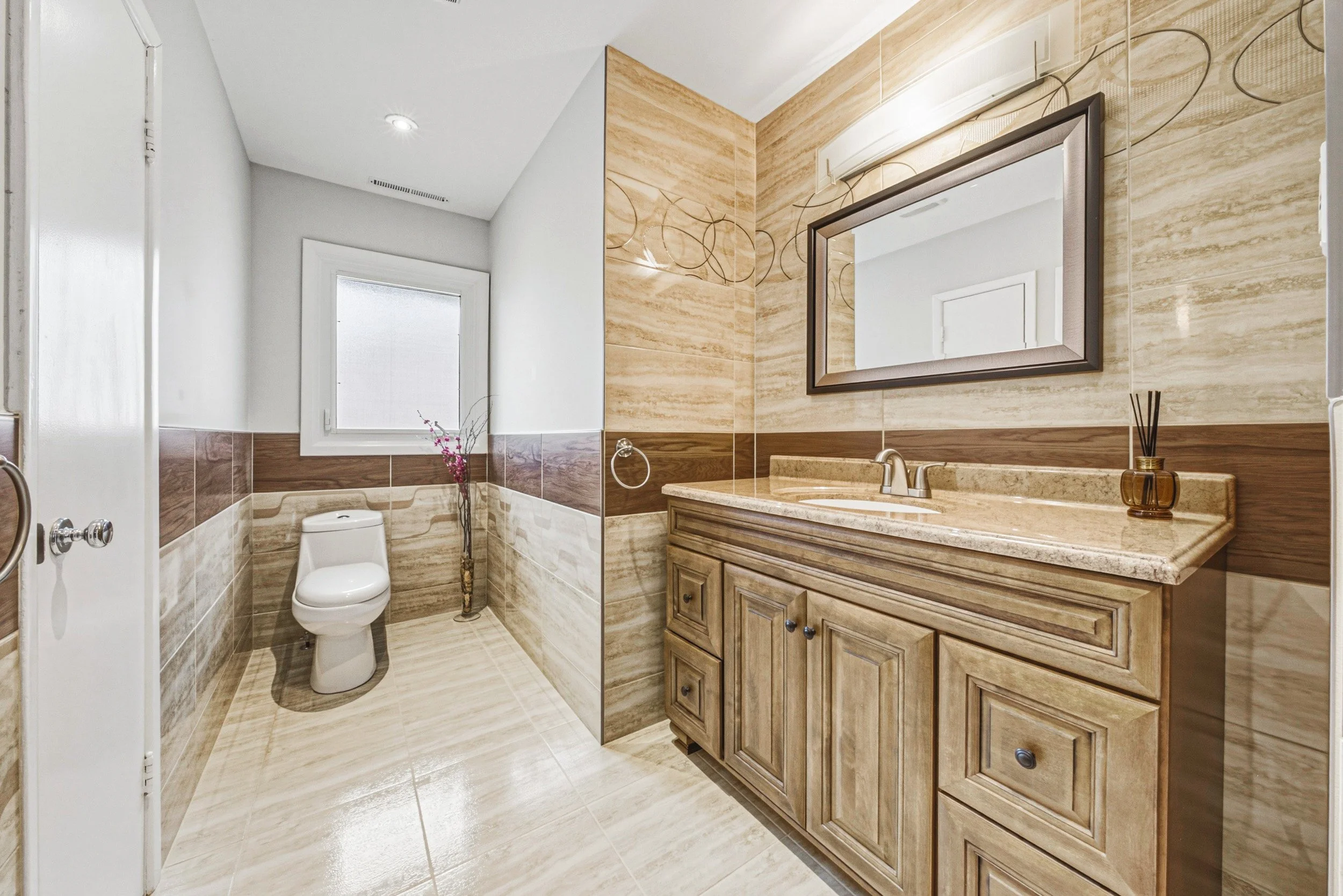 21 - 471 The Kingsway, Etobicoke.jpg