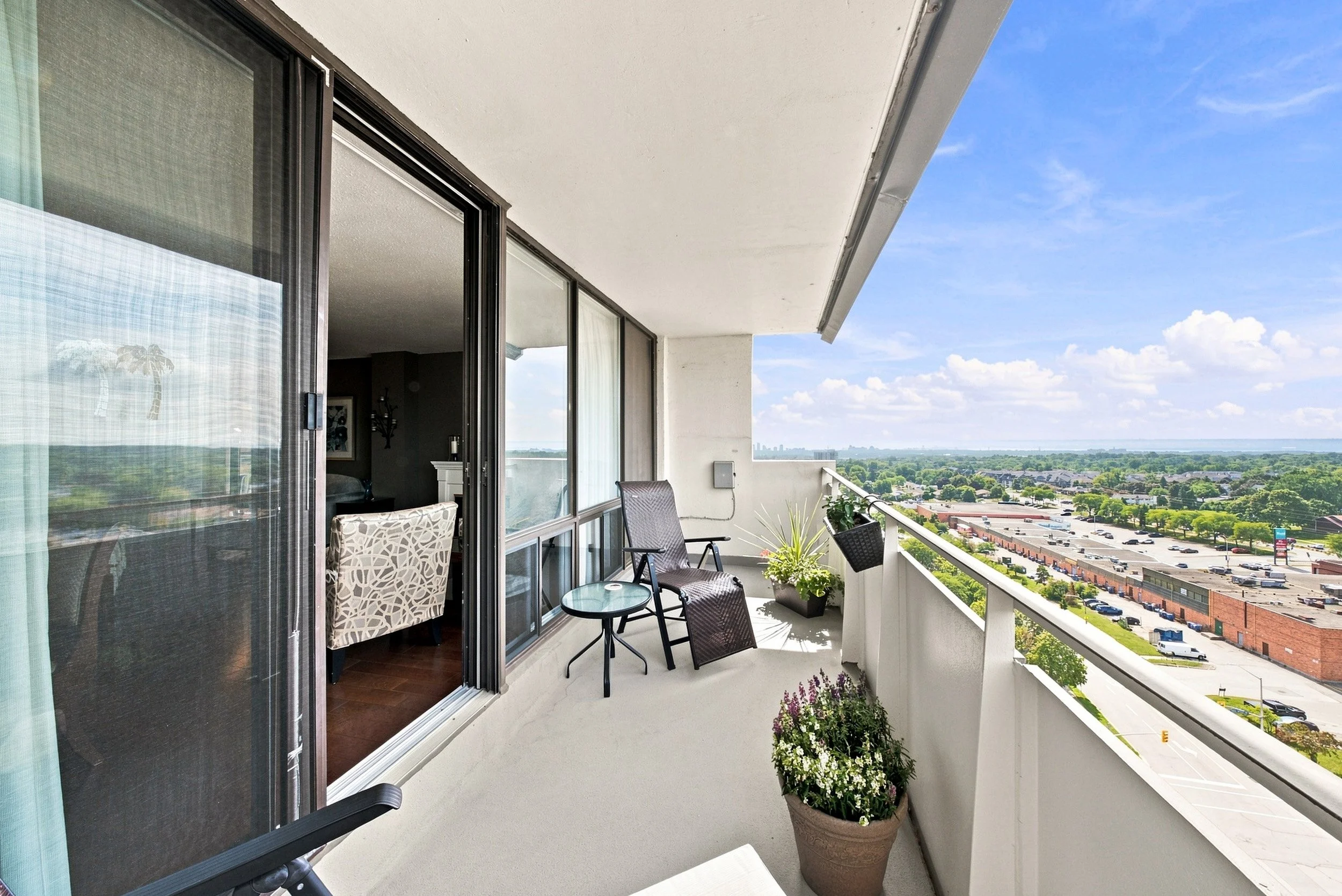 30 - 2055 Upper Middle Rd #1507, Burlington.jpg
