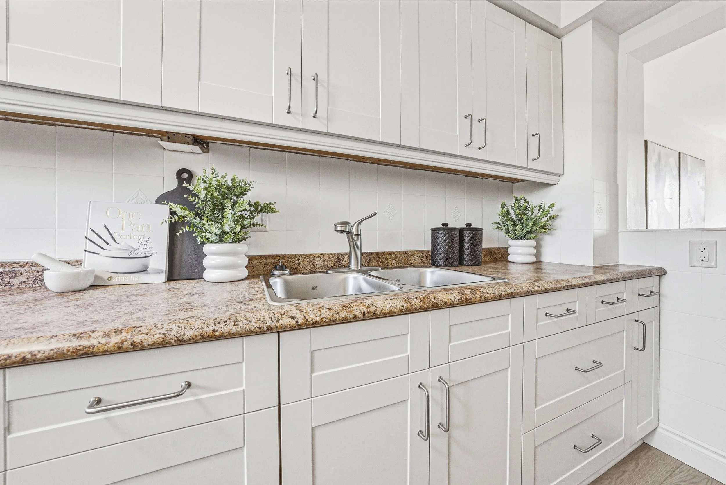 16 - 2-64 Bronte St, Milton.jpg