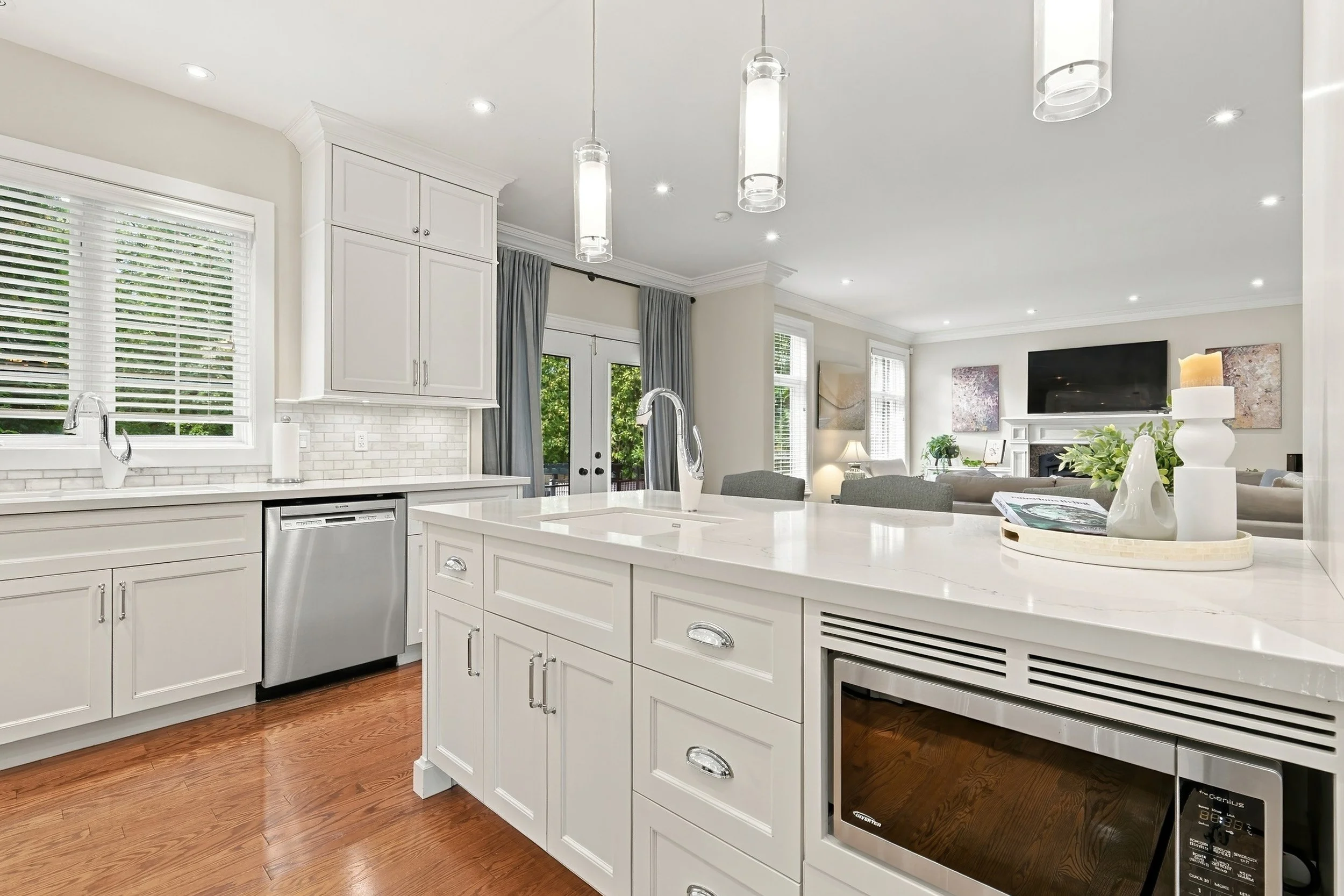 20 - 3021 Woodland Park Dr, Burlington.jpg