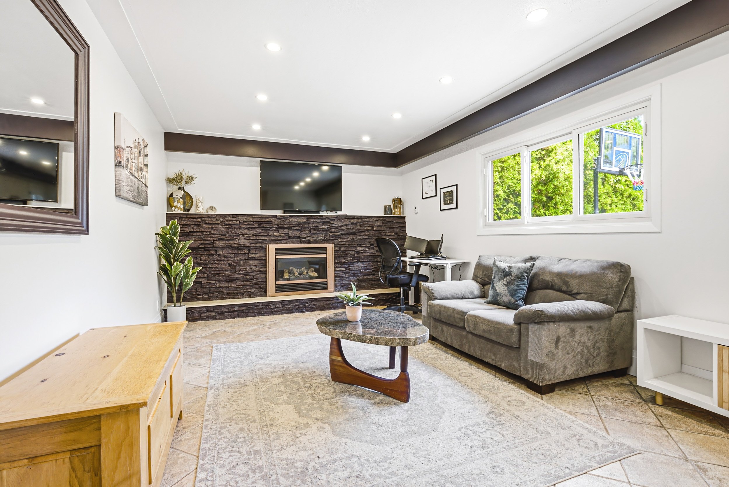 15 - 364 Fennell Ave W, Hamilton.jpg