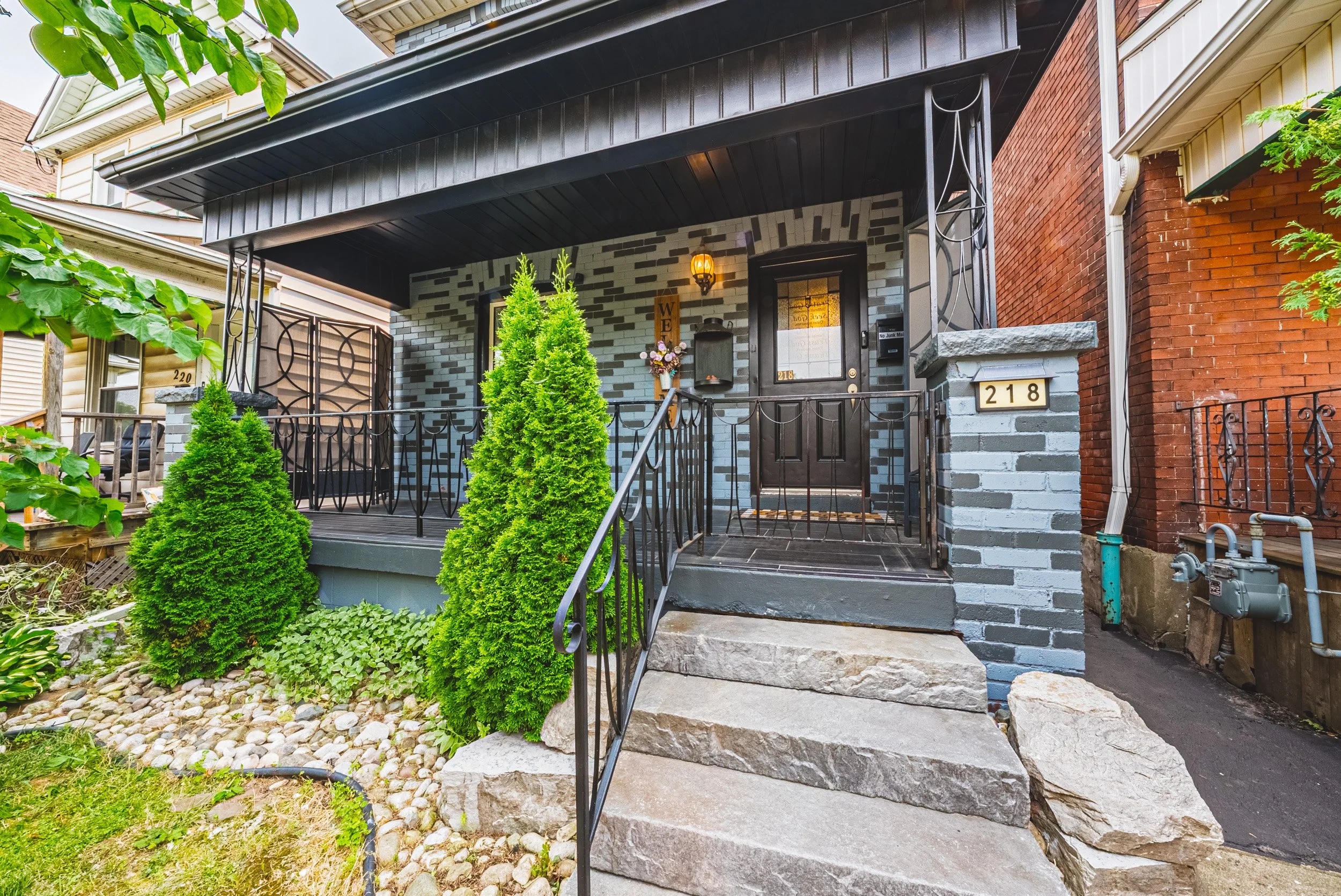 2 - 218 Grosvenor Ave N, Hamilton.jpg