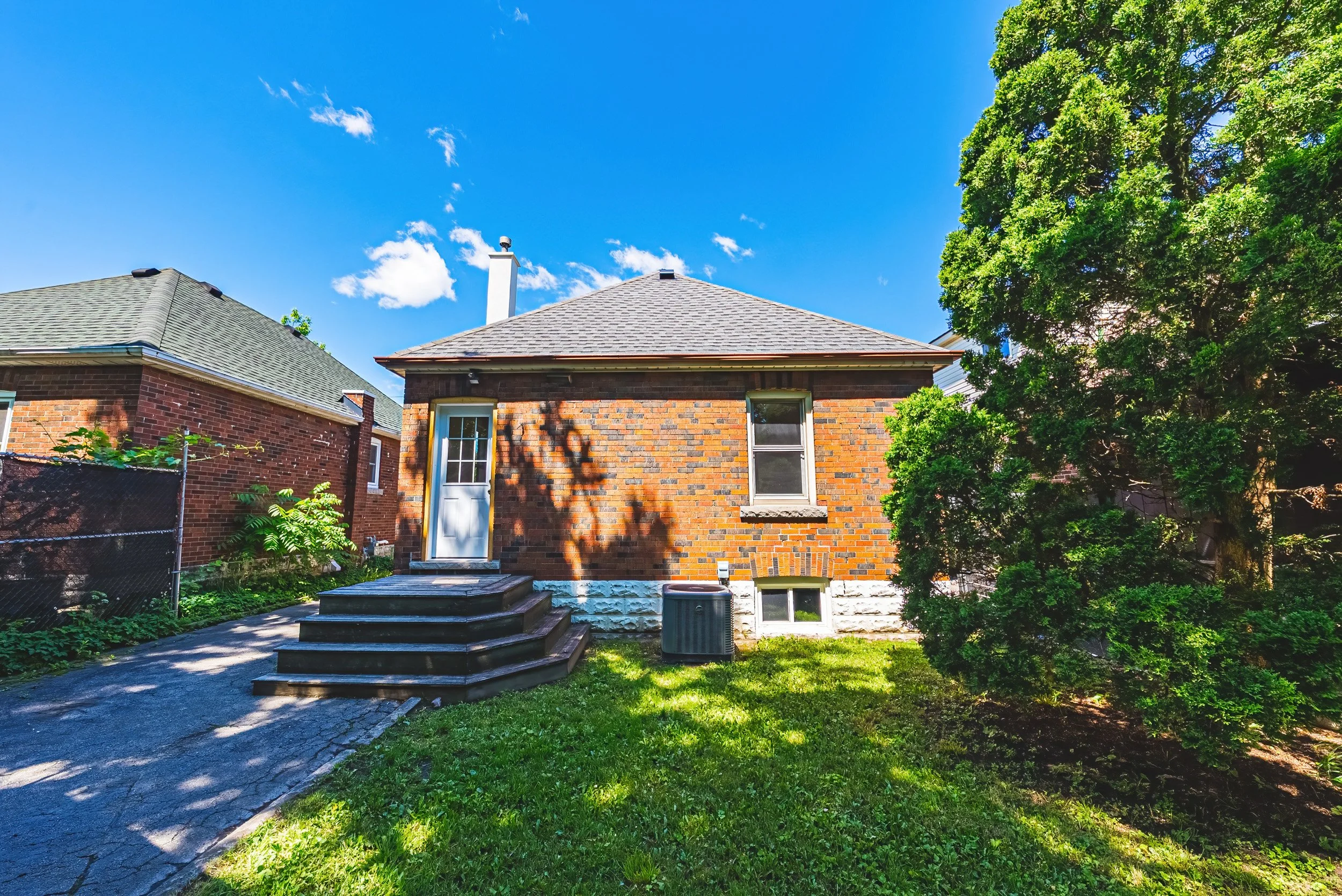 20 - 203 W 2nd St, Hamilton.jpg