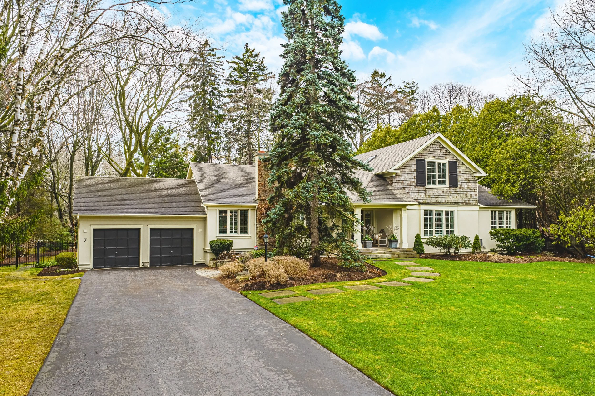 4 - 7 Colonial Cres, Oakville.jpg