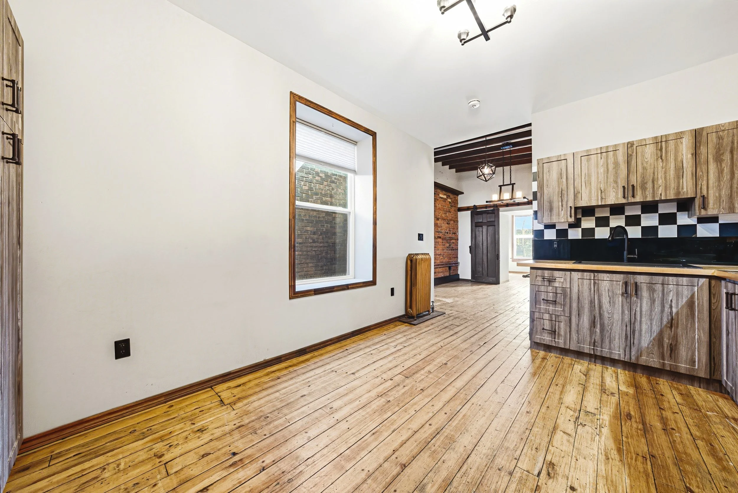 34 - 595 King St E, Hamilton.jpg