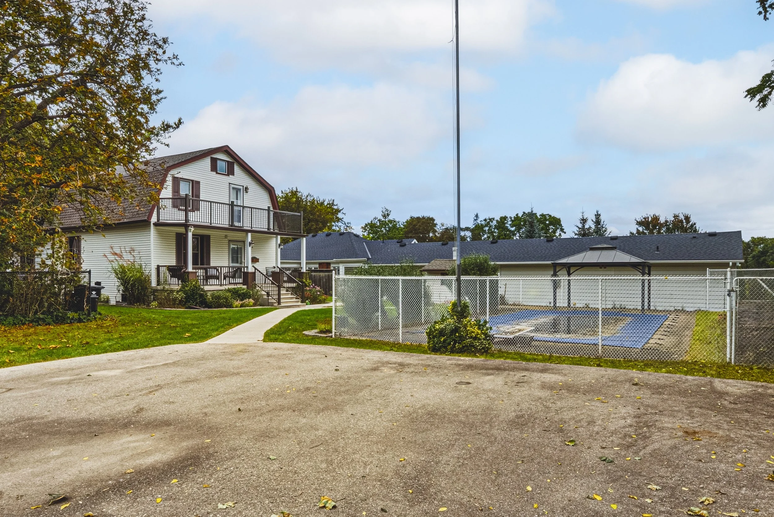 2 - 950 Hamilton St, Cambridge.jpg