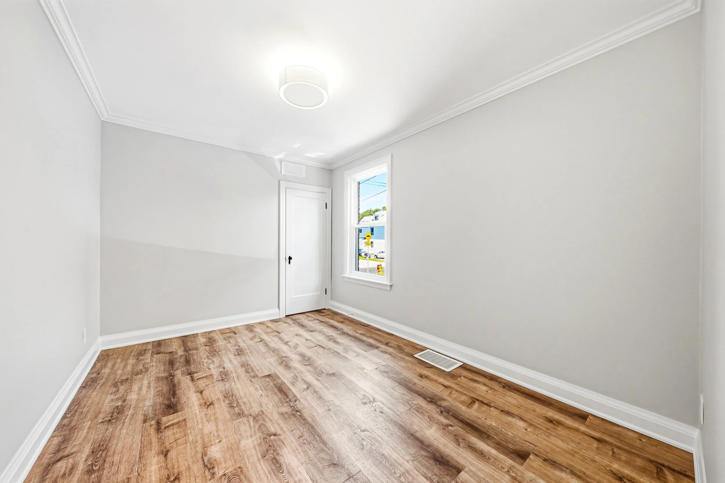 10 - 203 W 2nd St, Hamilton.jpg