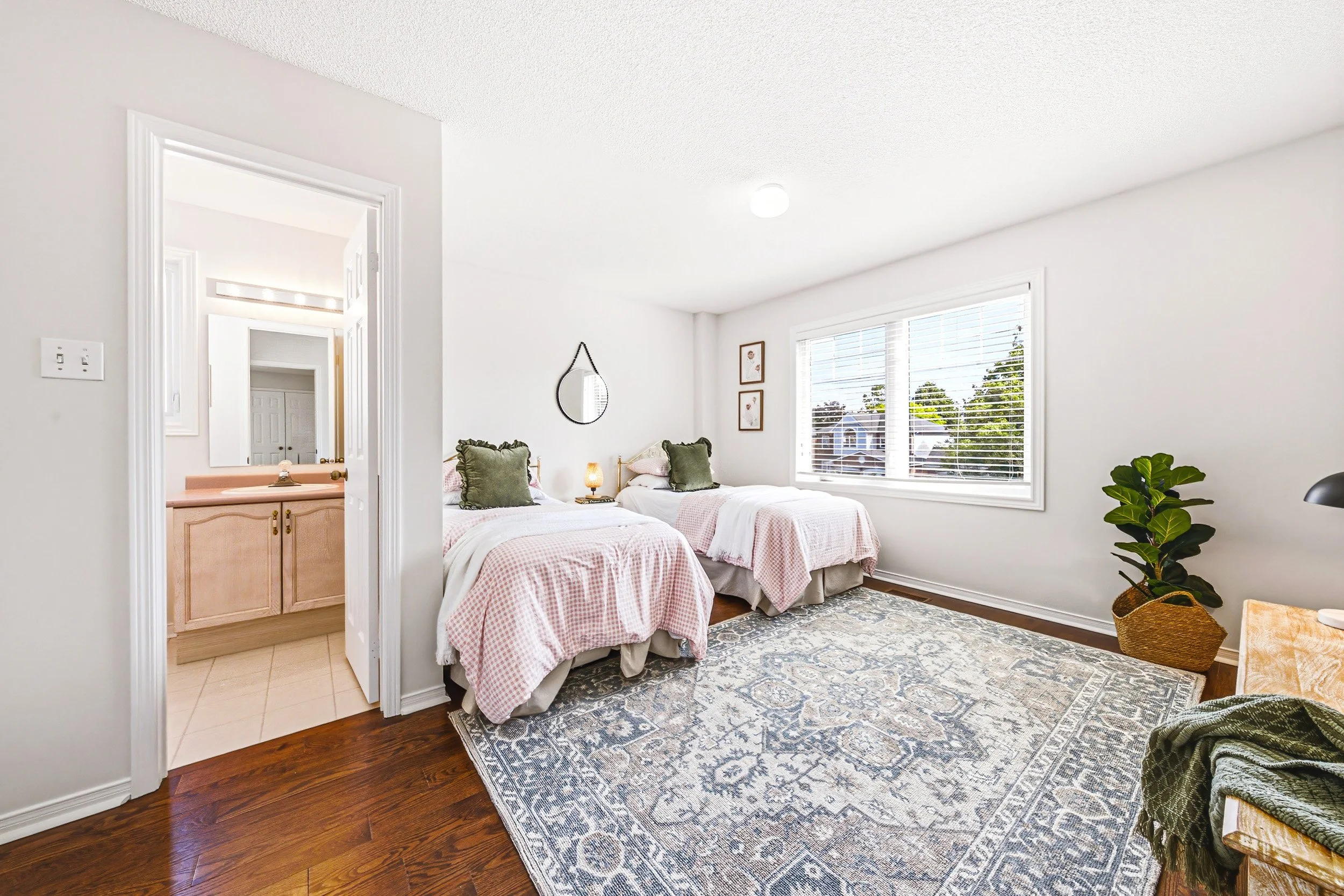 41 - 4153 Vermont Cres, Burlington.jpg