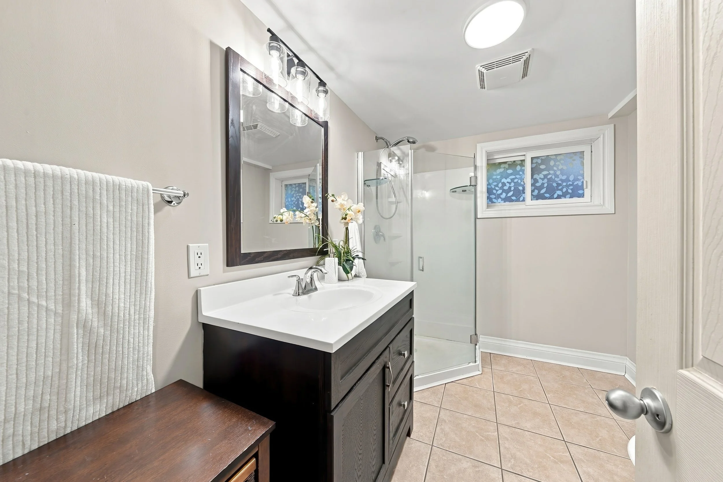34 - 2301 Barclay Rd, Burlington.jpg
