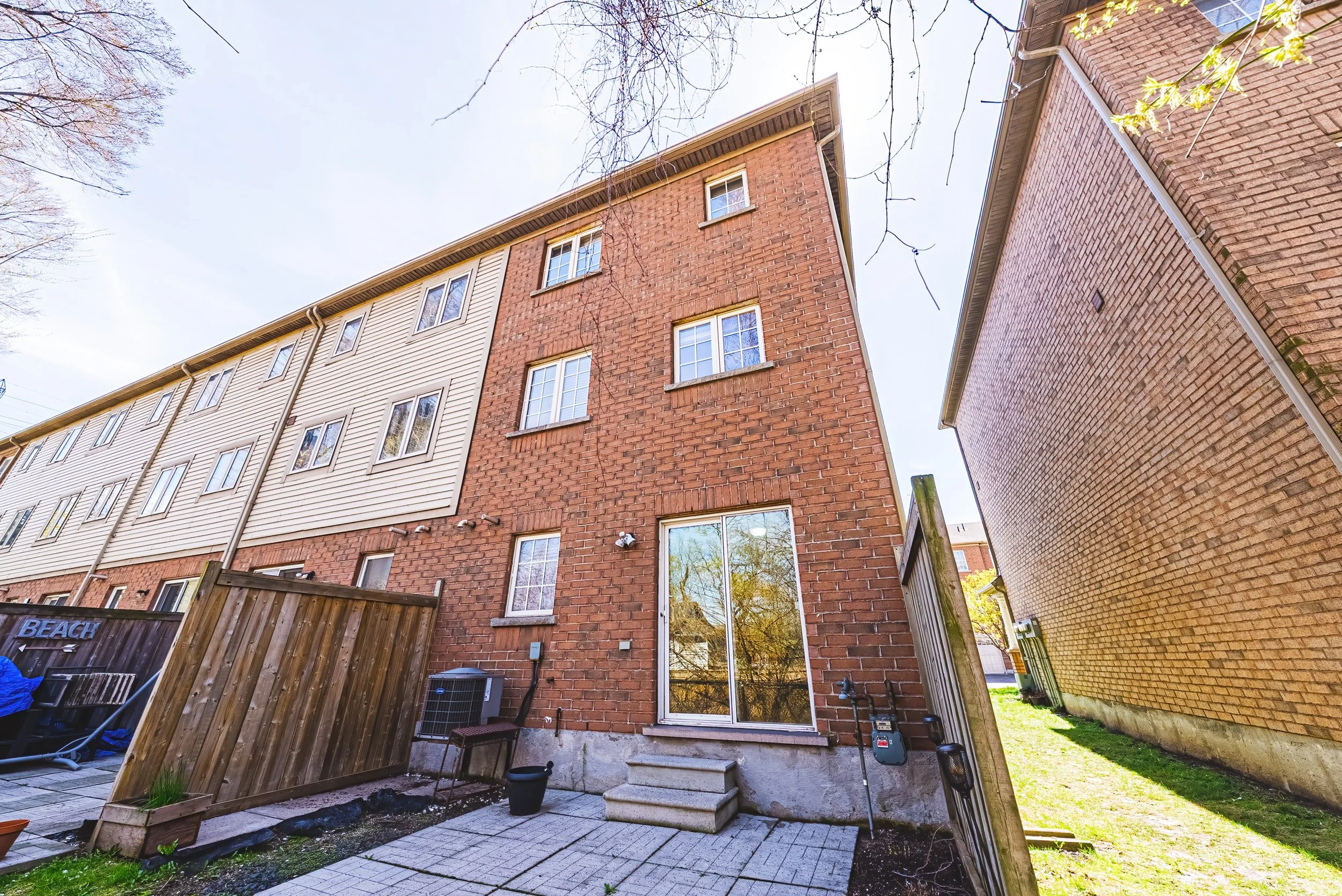 33 - 470 Beach Blvd #8, Hamilton.jpg