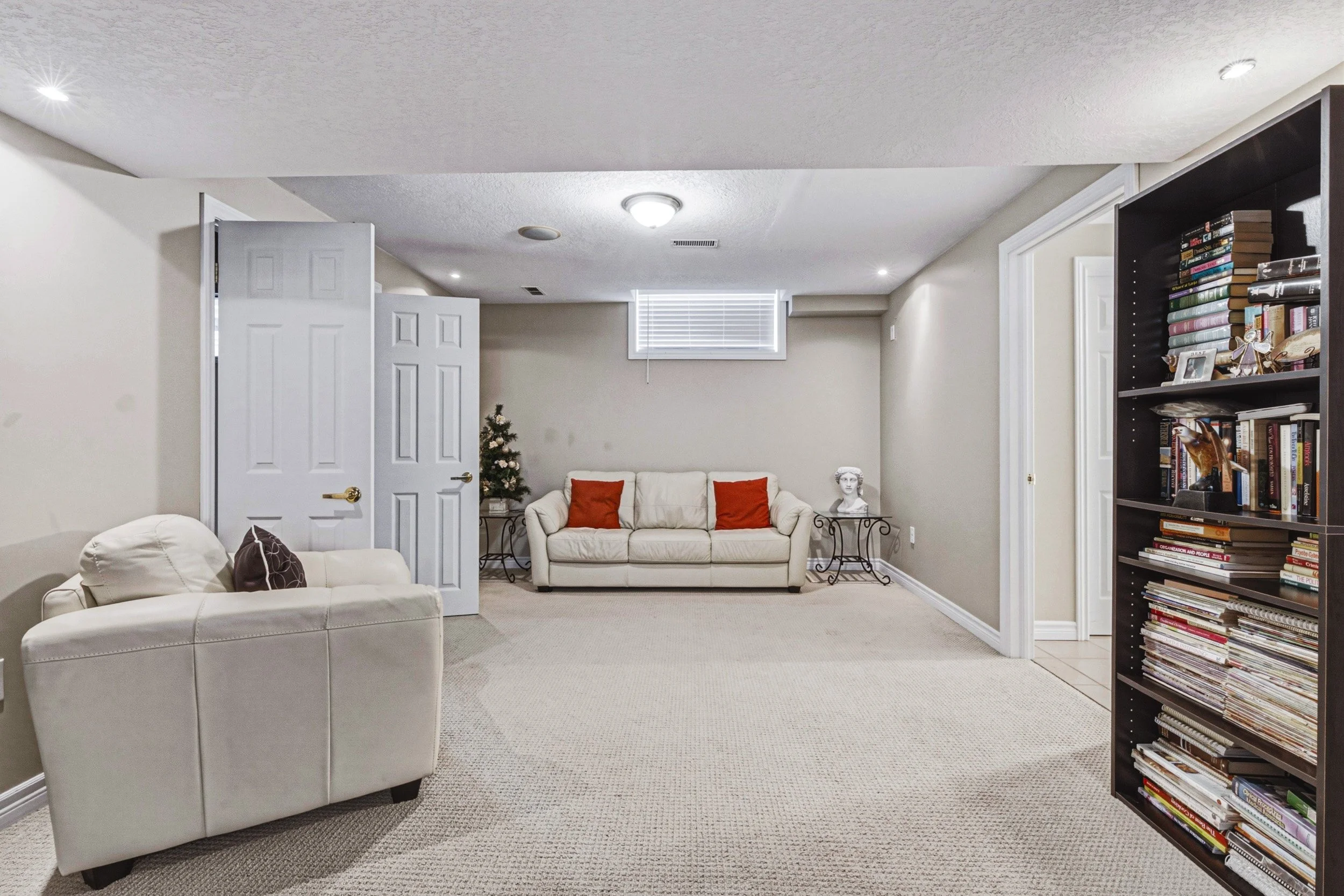 39 - 140 Country Club Dr, Cambridge.jpg