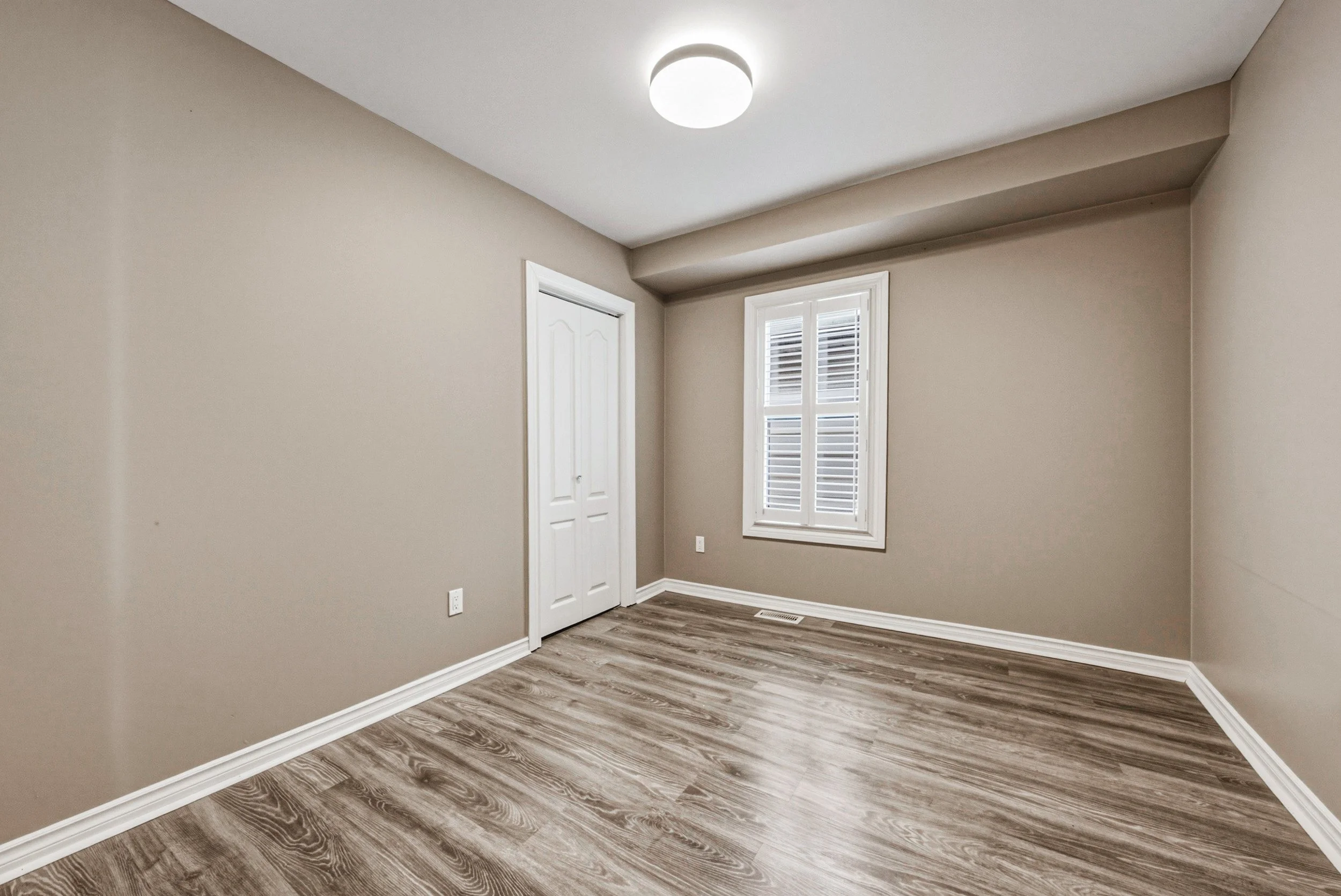 20 - 218 Grosvenor Ave N, Hamilton.jpg