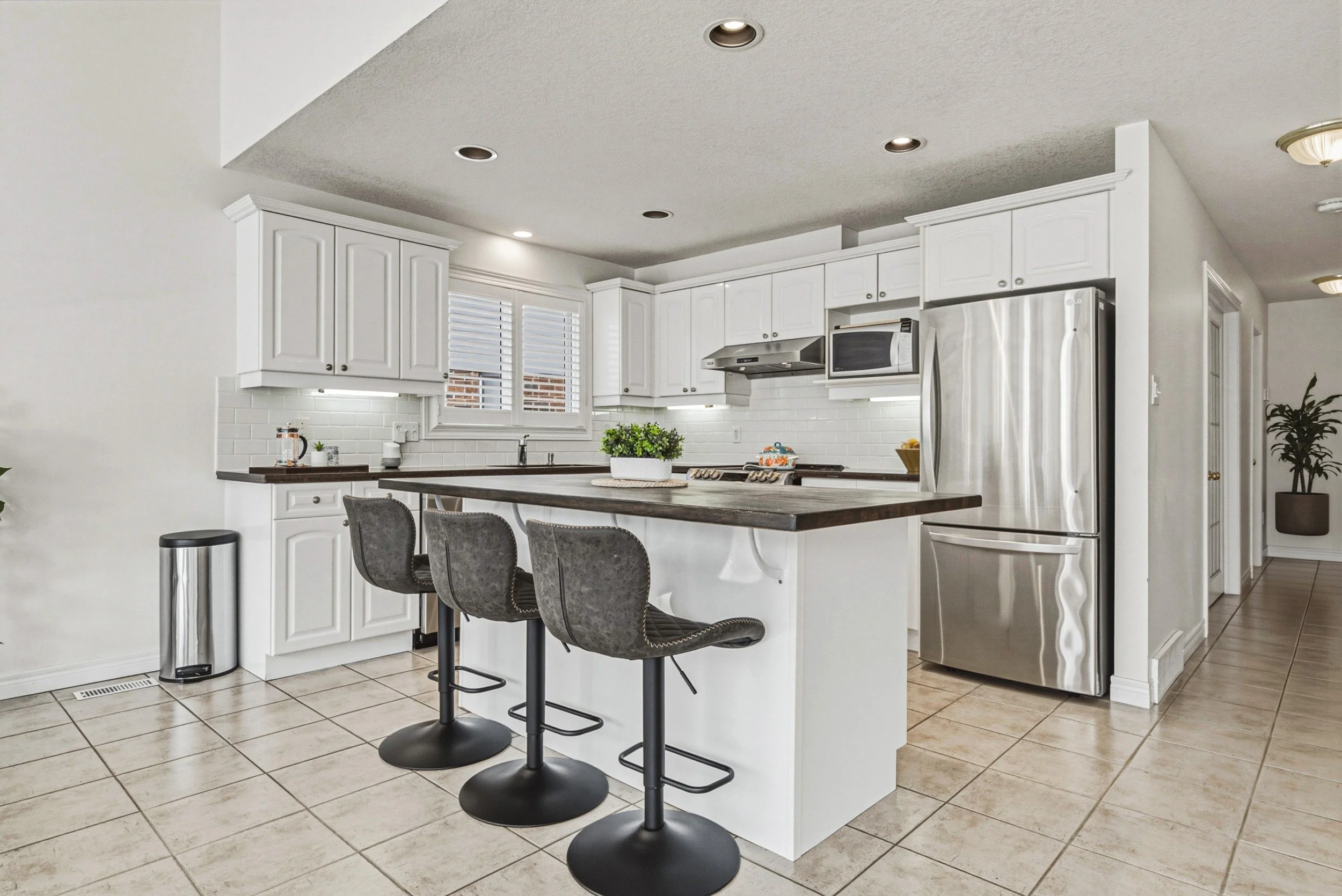16 - 140 Country Club Dr, Cambridge.jpg