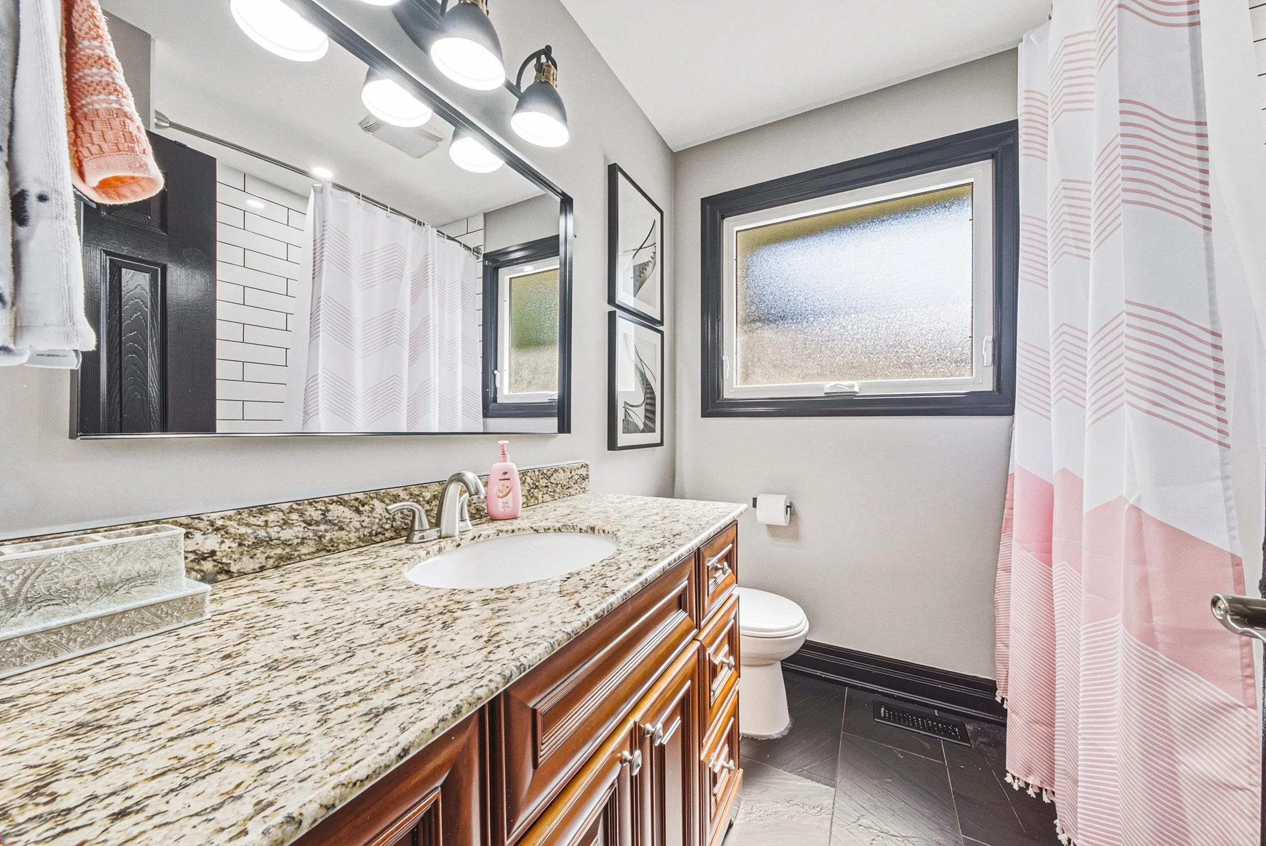 16 - 581 Holly Hill Cres, Burlington.jpg