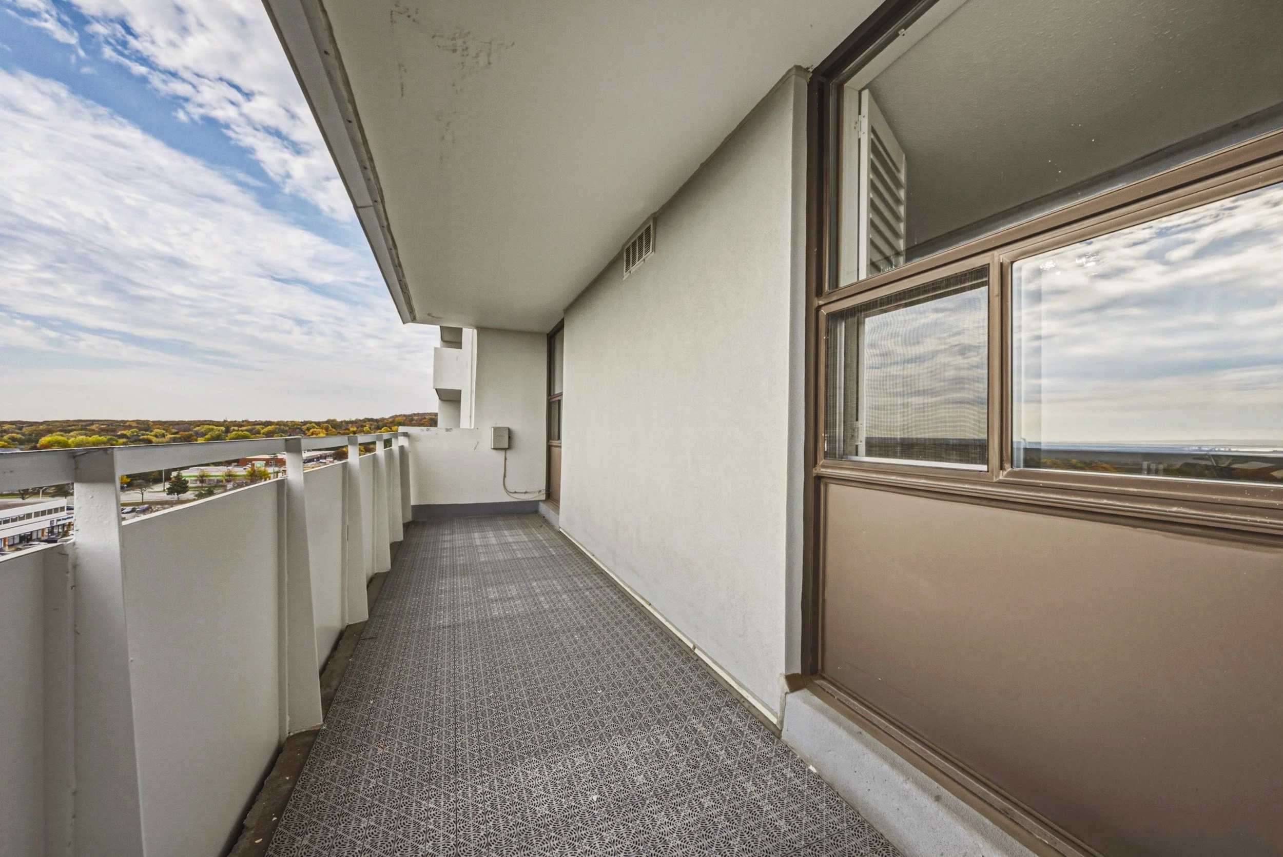 26 - 2055 Upper Middle Rd #1005, Burlington.jpg
