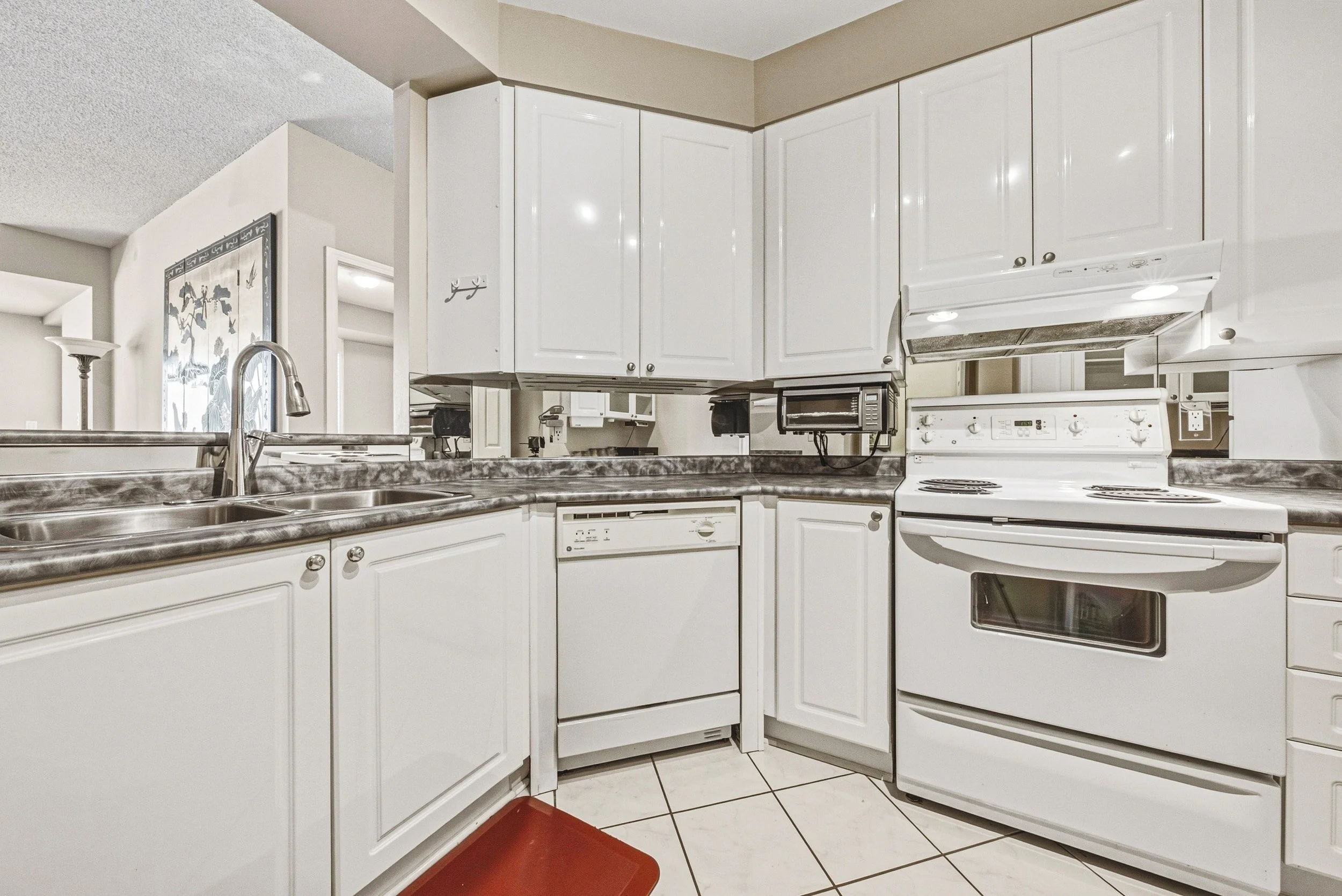8 - 935 Royal York Rd #202, Toronto.jpg