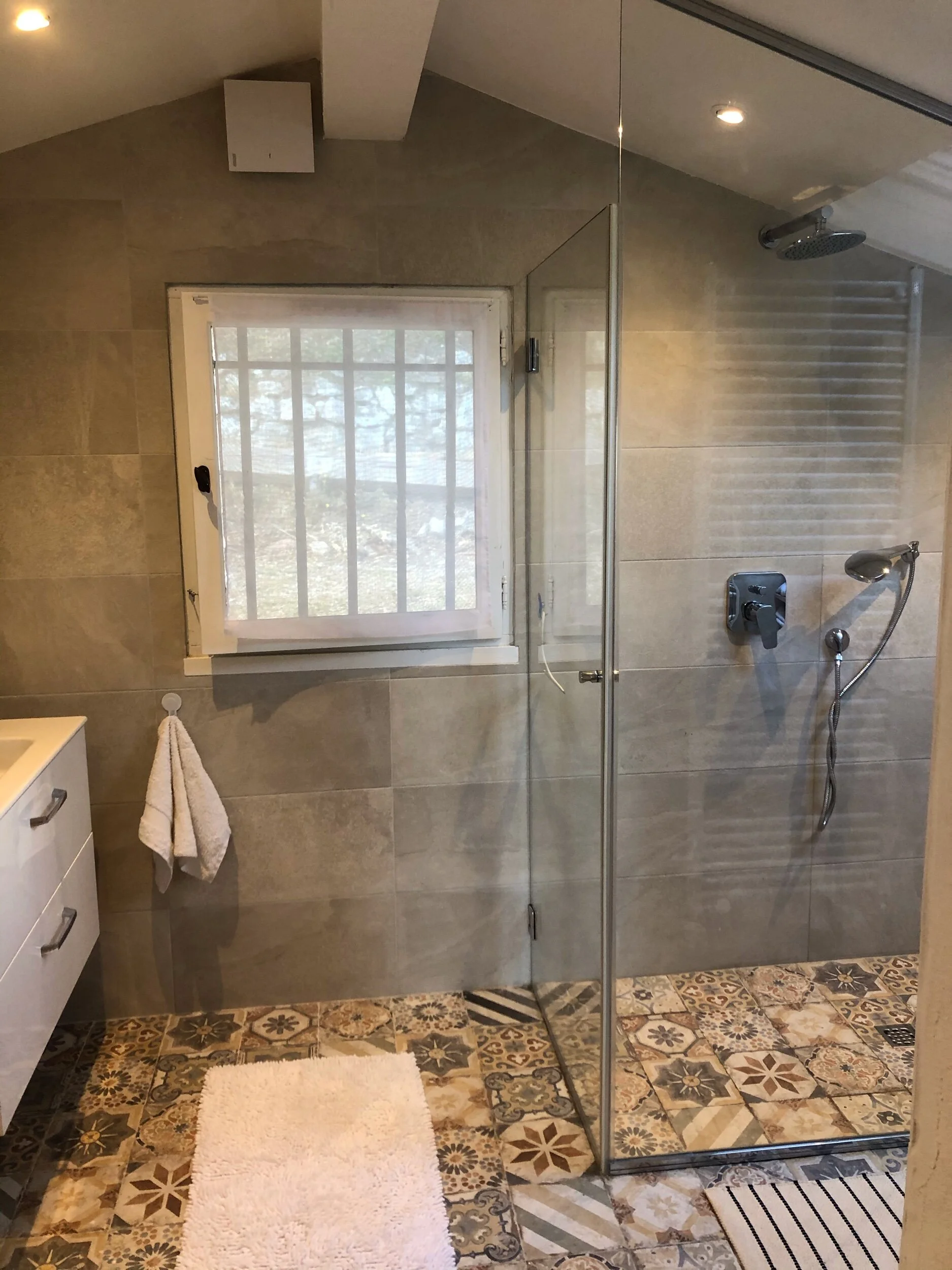 Master bedroom shower room