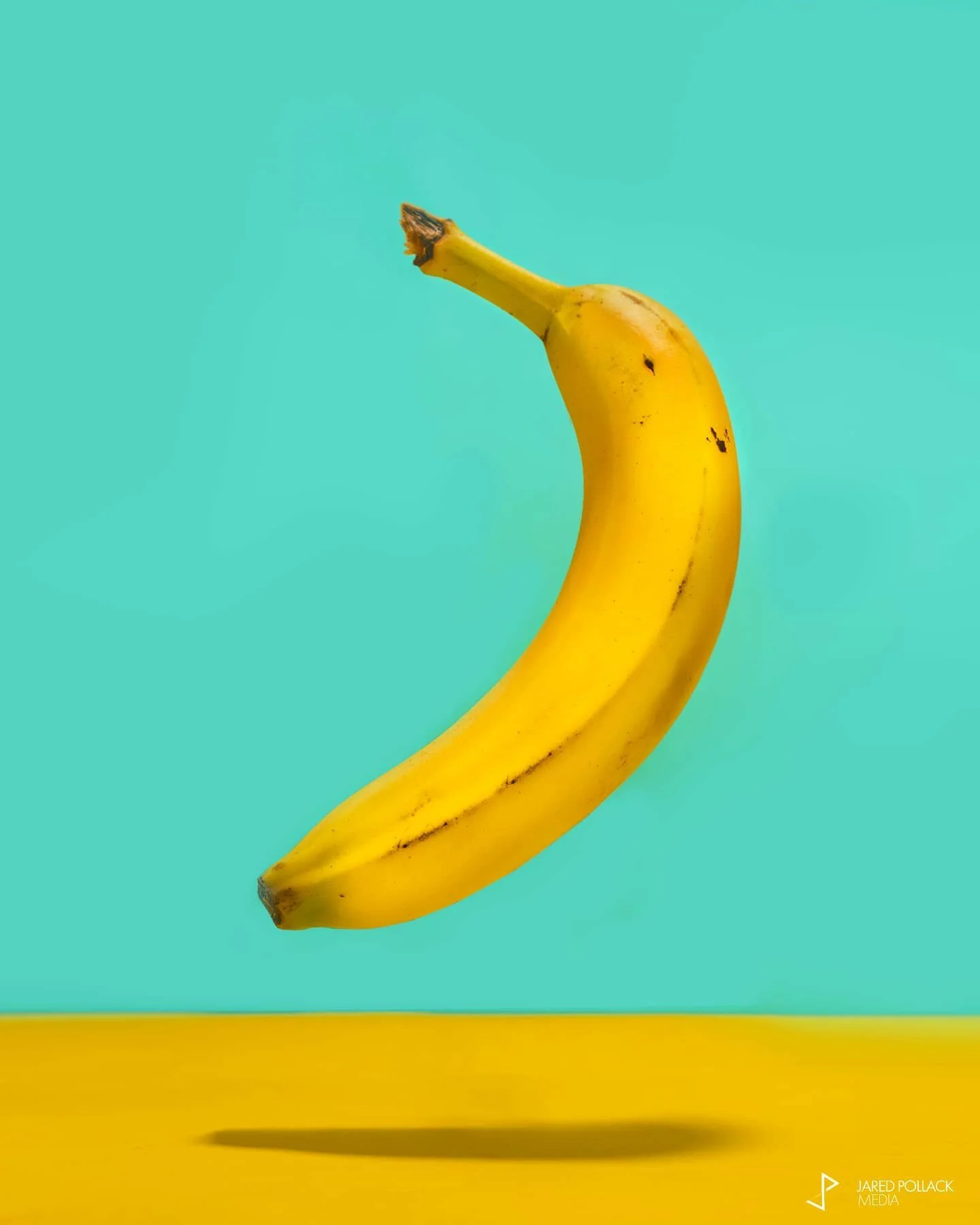 Homage to one of history's favorite weirdos.

#stilllifephotography #stilllife #colorblocking #fruit #banana #boredinthehouse #andywarhol #homage #inspiration #sonyalpha