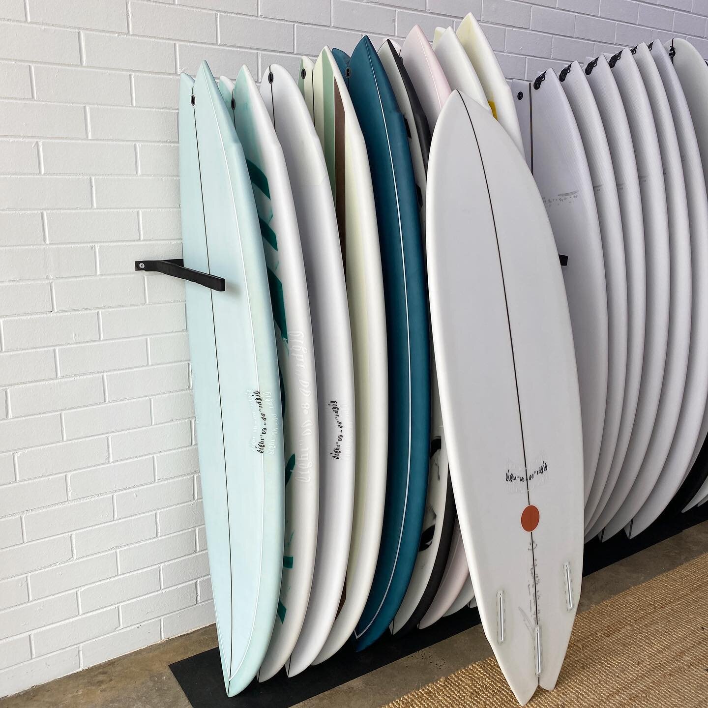 @80surfboards 
FUN MACHINES 🔥 

Looking for a fun a twinny to make your average spring surf a whole lot better, the BLACK MODEL twin is the one 😯 

Come have a feel before they&rsquo;re all gone 💨 

DM for any info