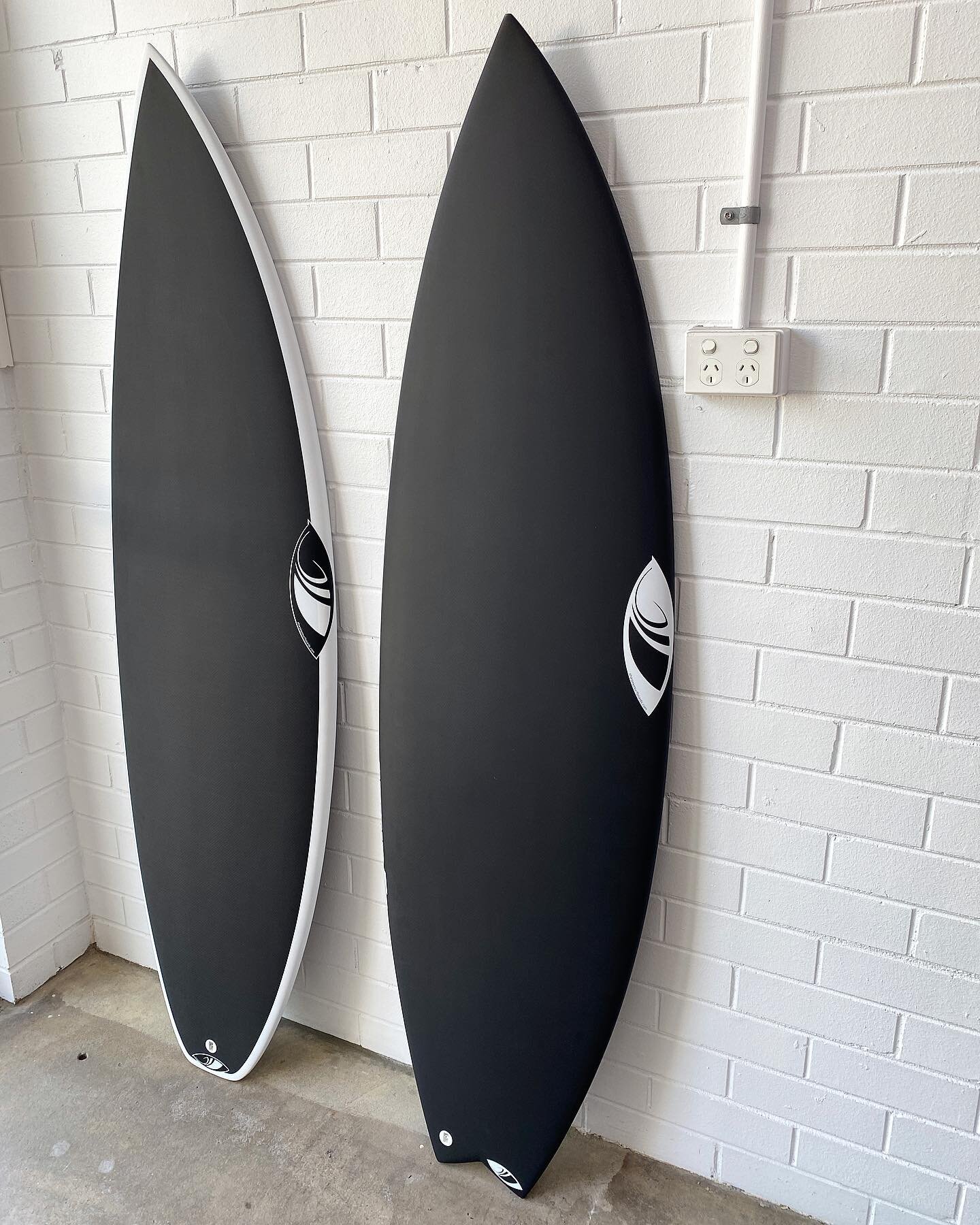 C1-Carbon, a next generation carbon construction from @sharpeyesurfboards_au 😱 

NEW C1 Carbon in the INFERNO 72 &amp; INFERNO FT now in store !!
Get in quick, they are feeling absolutely next level and these will not last long 🔥 

Sizes and more i