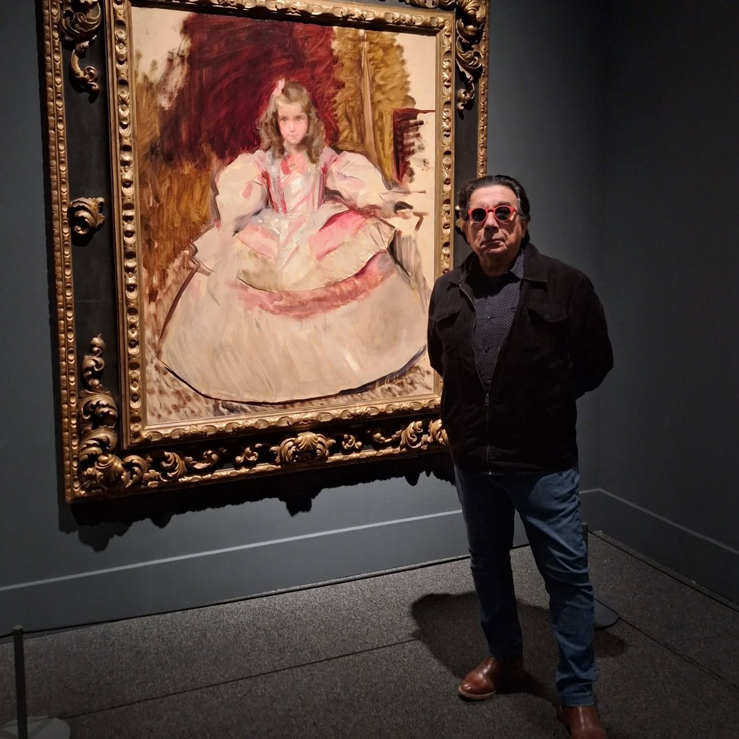 A December evening stroll in Palma with my hubby @juanwaelder. So much to see! The astonishing collection of 19th-century portraits from the @museoprado collection at La Caixa Forum. Then down the busy Born dressed up for Christmas. And on to La Lonj