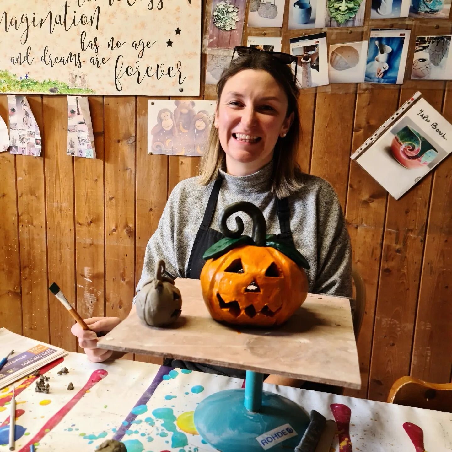 🎃 Happy Halloween everyone 🎃 

Nicola and Robert had a fab time making clay pumpkins this year with the lovely people at Pear Tree Pottery. Well worth a visit if you're in the area. 

We think they've turned out great 😁

#halloween #pumpkin #clay 