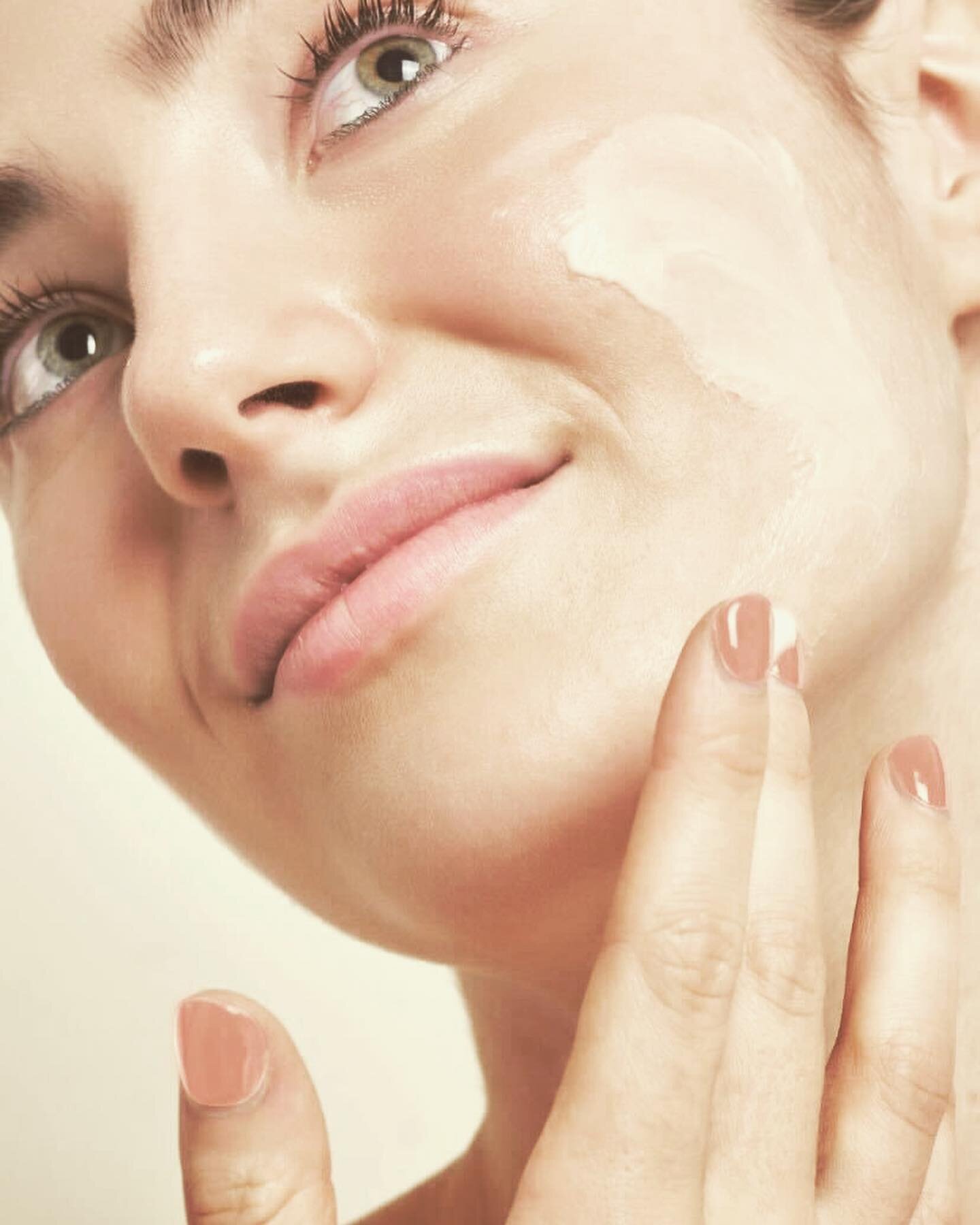 Sudden periods of stubborn breakouts can be really tricky to navigate through, especially if you have always had quite clear skin.

Typical high street soot treatments can be very drying, making the whole situation worse. 

For help switching up your