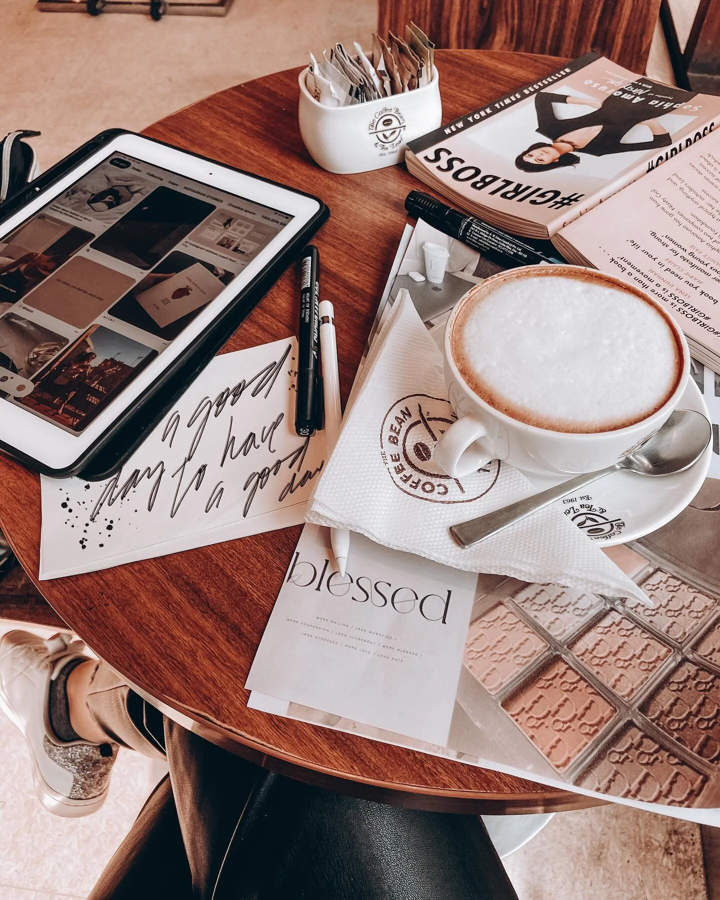 Any day can be a good day if you decide it is 🤍 Feel so glad that I can make my work-space anywhere ranging from the bed to a cute caf&eacute; 🤍 What does your work space look like?