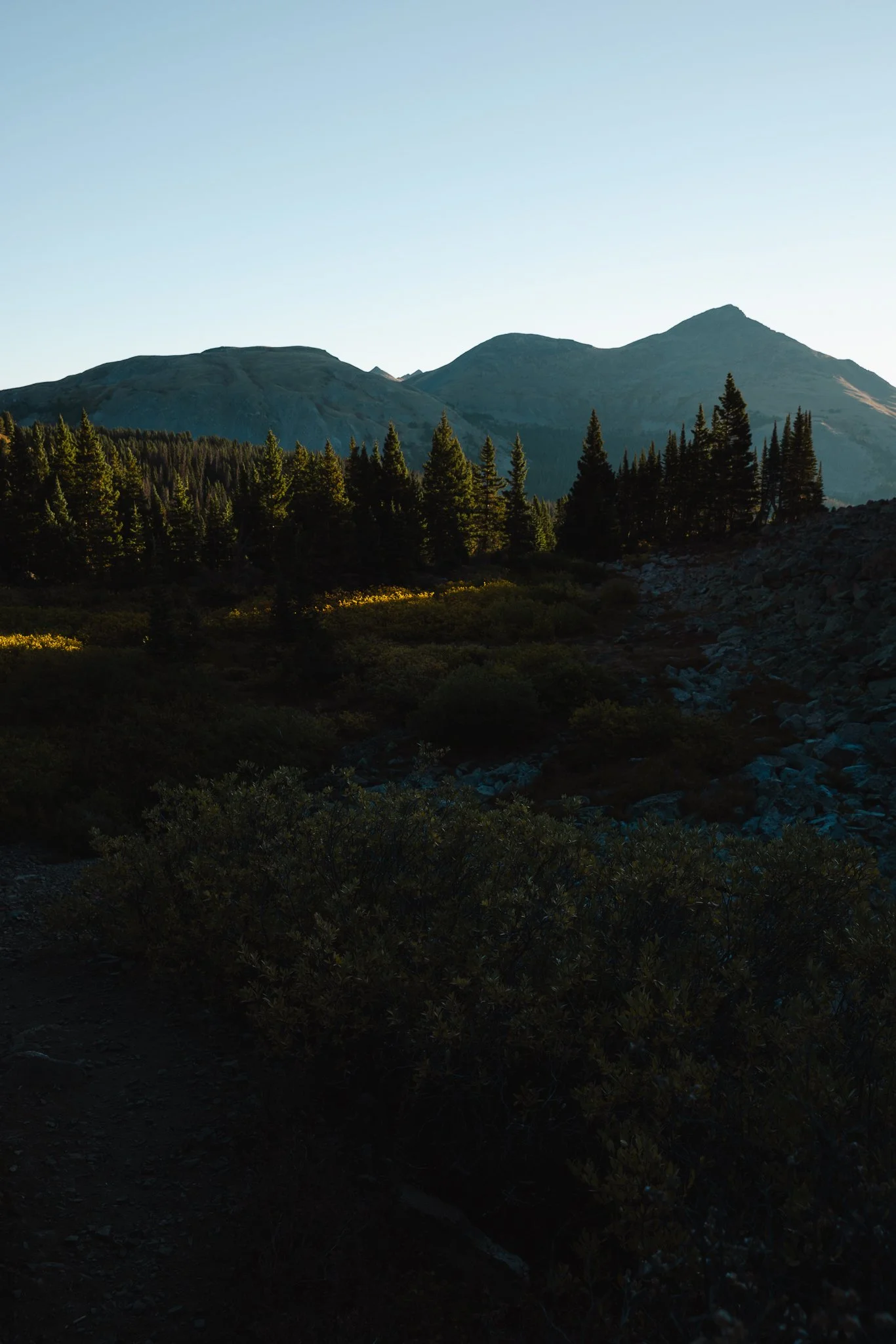 Hiking trails with scenic views to Lost Lake