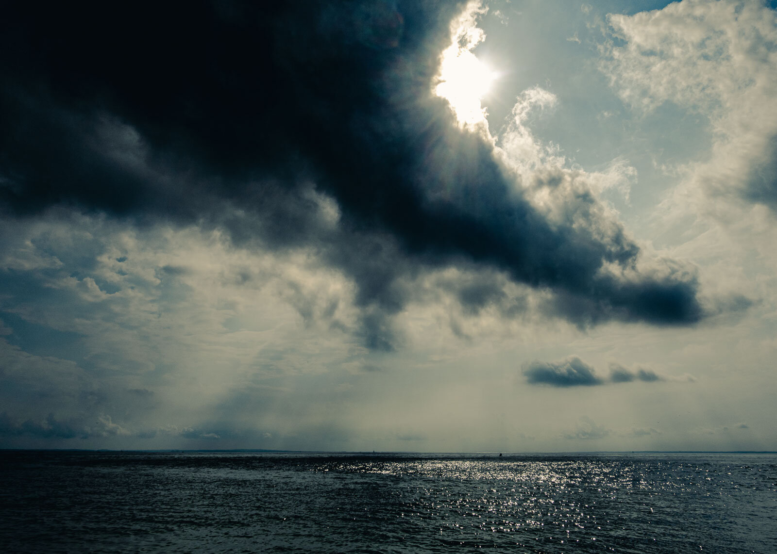  midday sun, NY bay / Atlantic ocean. NYC photo by Stefano Giovannini 