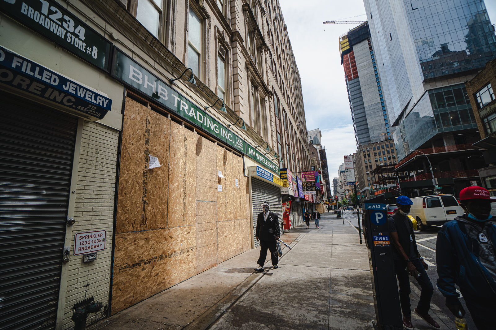  boarded up and closed stores on Broadway between 29th and 30th streets, midtown Manhattan NY photo by Stefano Giovannini 