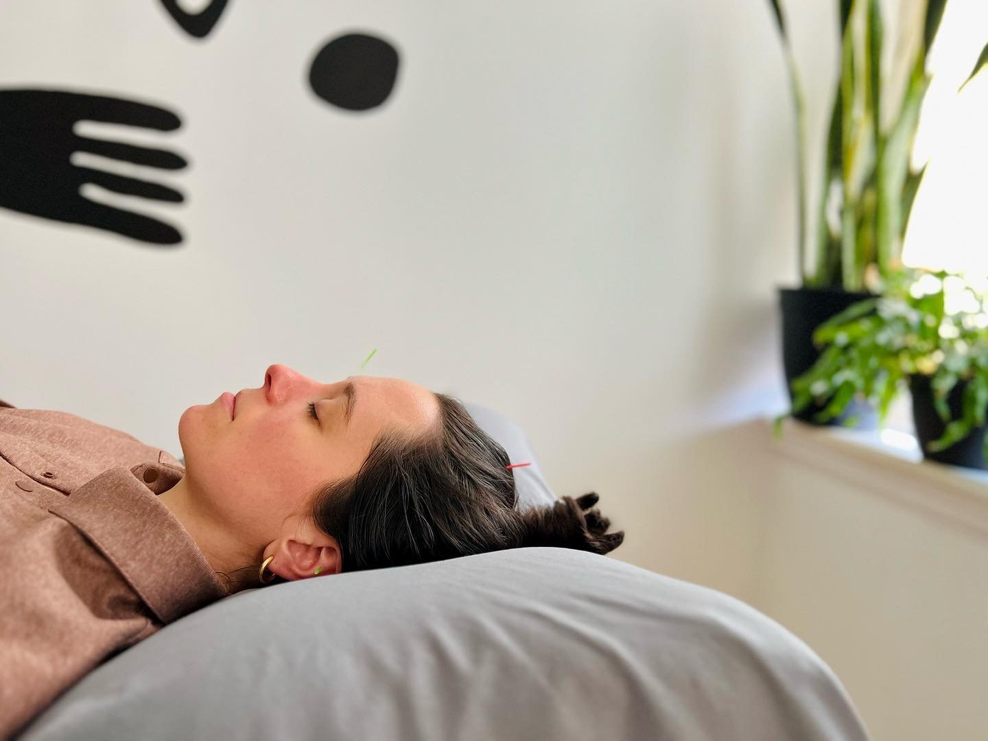 We have openings at the Acupuncture Lounge this Friday, 3/3 at @taou_studio &mdash; Link in bio for availability and sign up. 

&mdash; 

The Acupuncture Lounge provides 40-minute individualized acupuncture treatments in a semi-private, small-group s