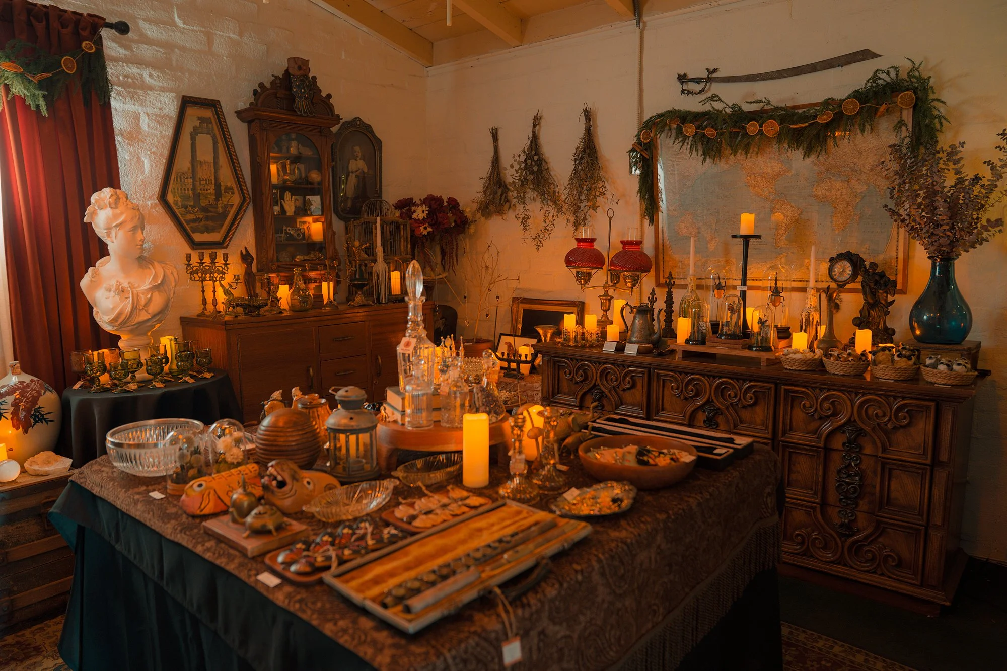 The Mojave Moon Museum of Natural Curiosities features rotating natural history exhibitions inspired by Victorian curiosity cabinets, antiques, entomogly, and botanical collections.