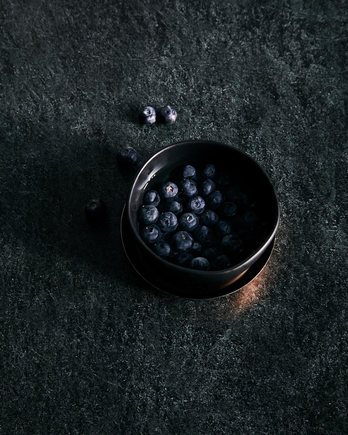 Intoxicating!
I have a love for blueberries.
#foodphotography #stilllife #yummygoodness #gardensofinstagram 
#thewonderfulworldofblueberries