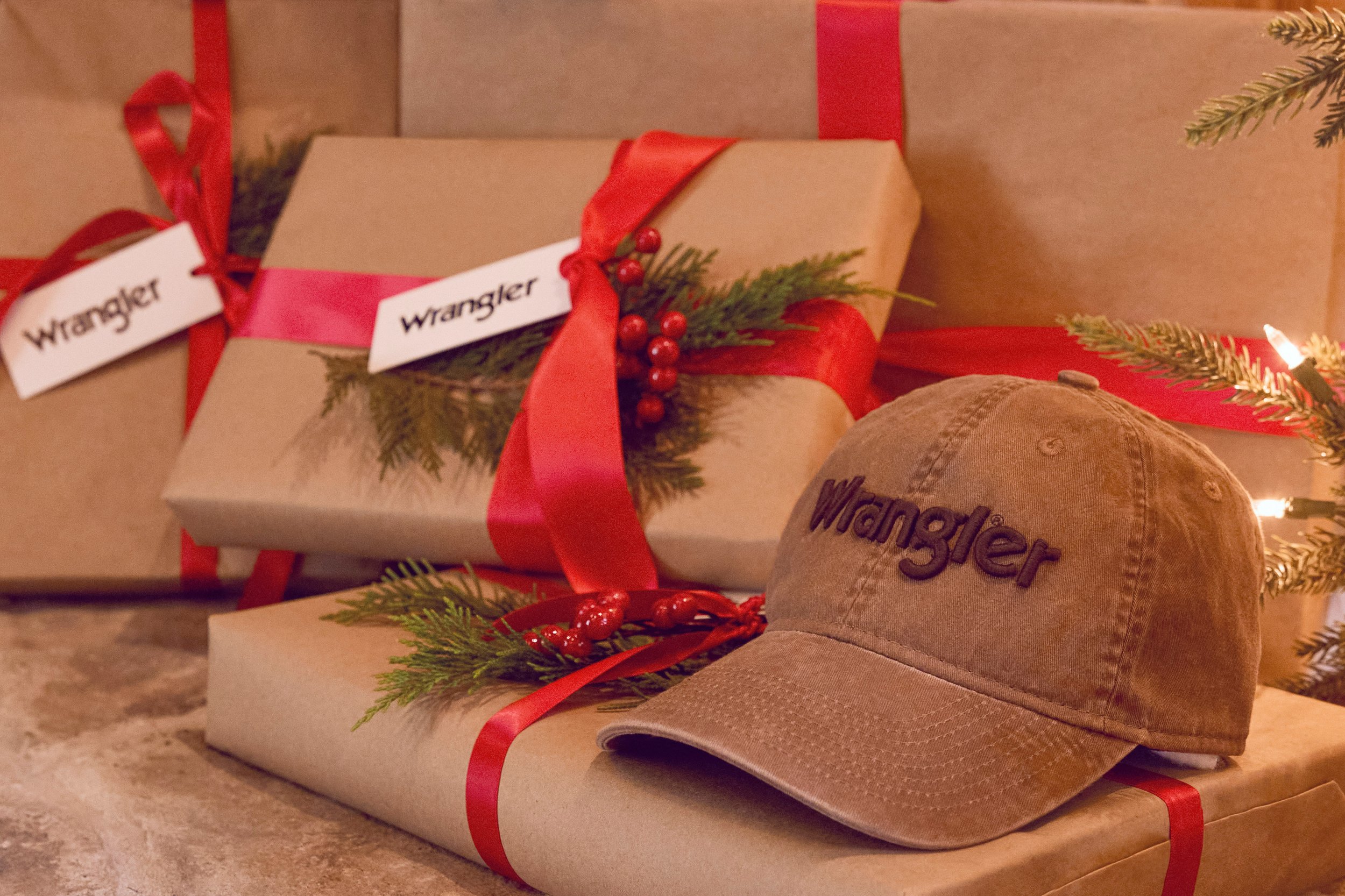 HOLIDAY24_HATS_0050.jpg