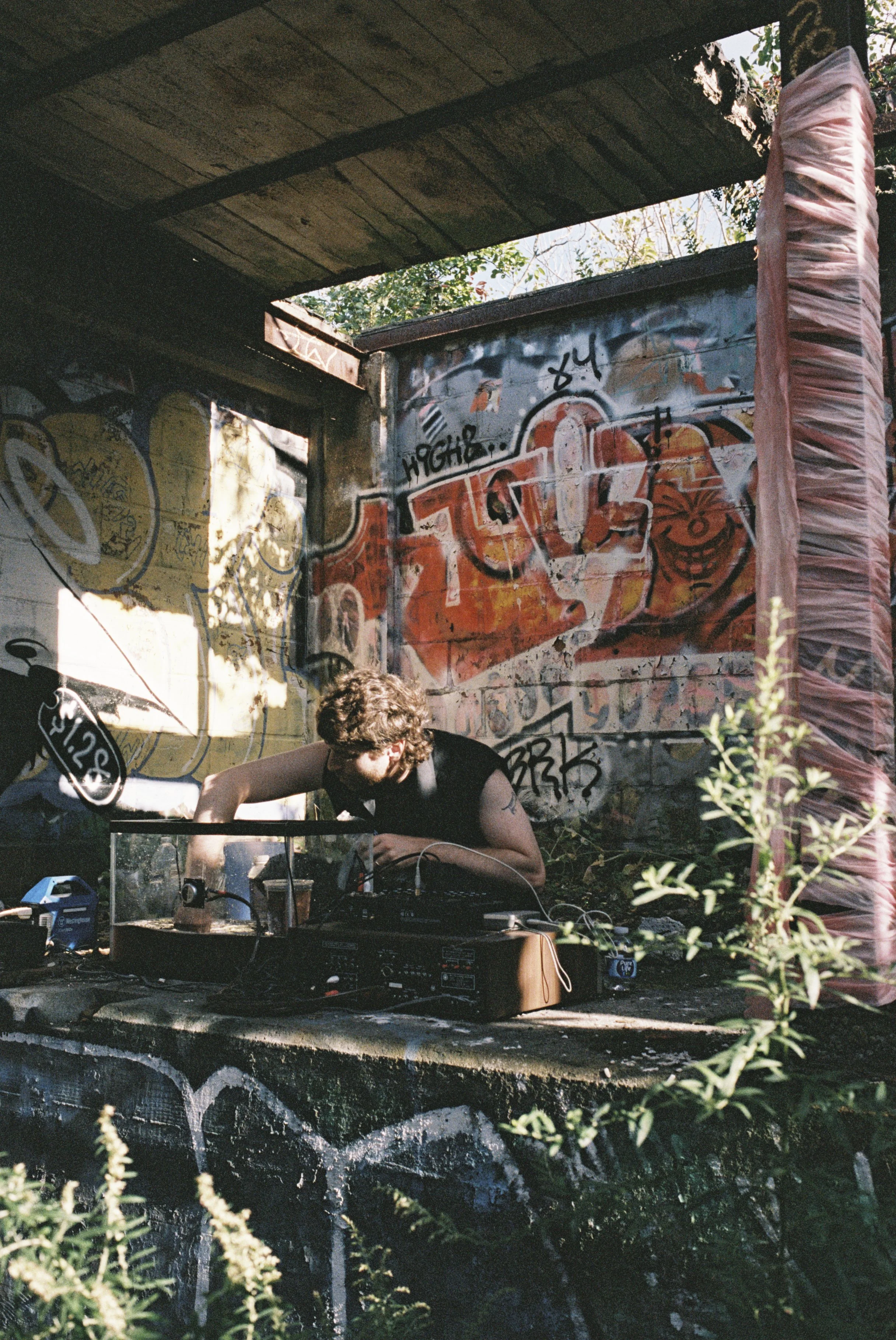 0004585-R1-30-31.jpg