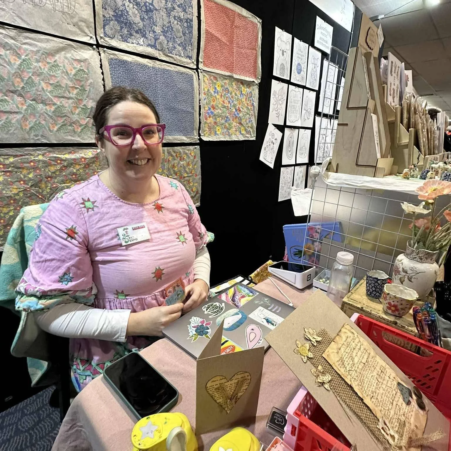 Rondelle Designs is back at Paperific &mdash; and she&rsquo;s bringing ALL the creativity! 

After debuting at our 25th Birthday Expo in the Market Place, Rondelle is returning with even more colour, texture, and handmade magic.

✨ Morning Mini Class
