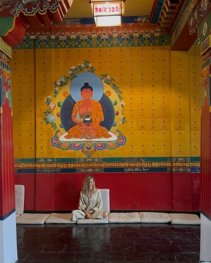 What if facing death can bring us back to life? At a 10-day Buddhist retreat @kopanmonastery, I sat with the one certainty we all share. In looking squarely at what we spend most of our lives denying, I found something unexpected: a deeper way to liv