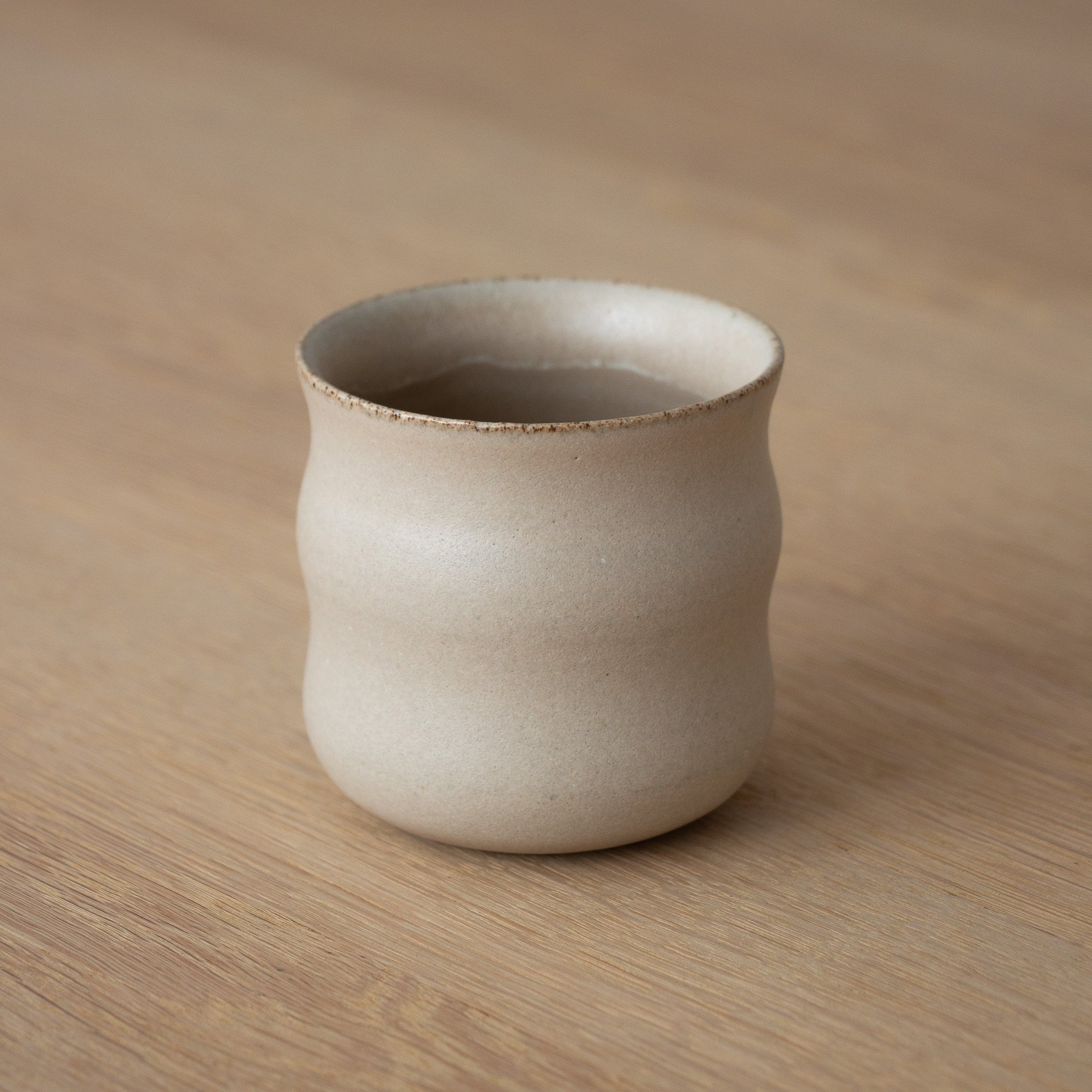 Curvy coffee cup - Sand