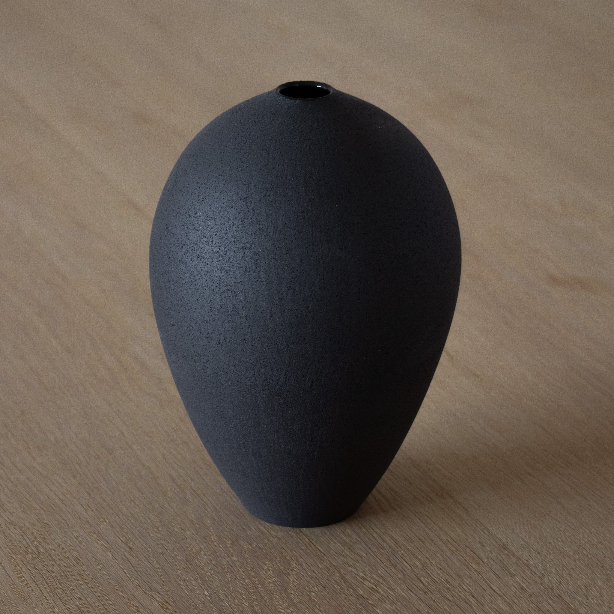 Black stoneware vase 01